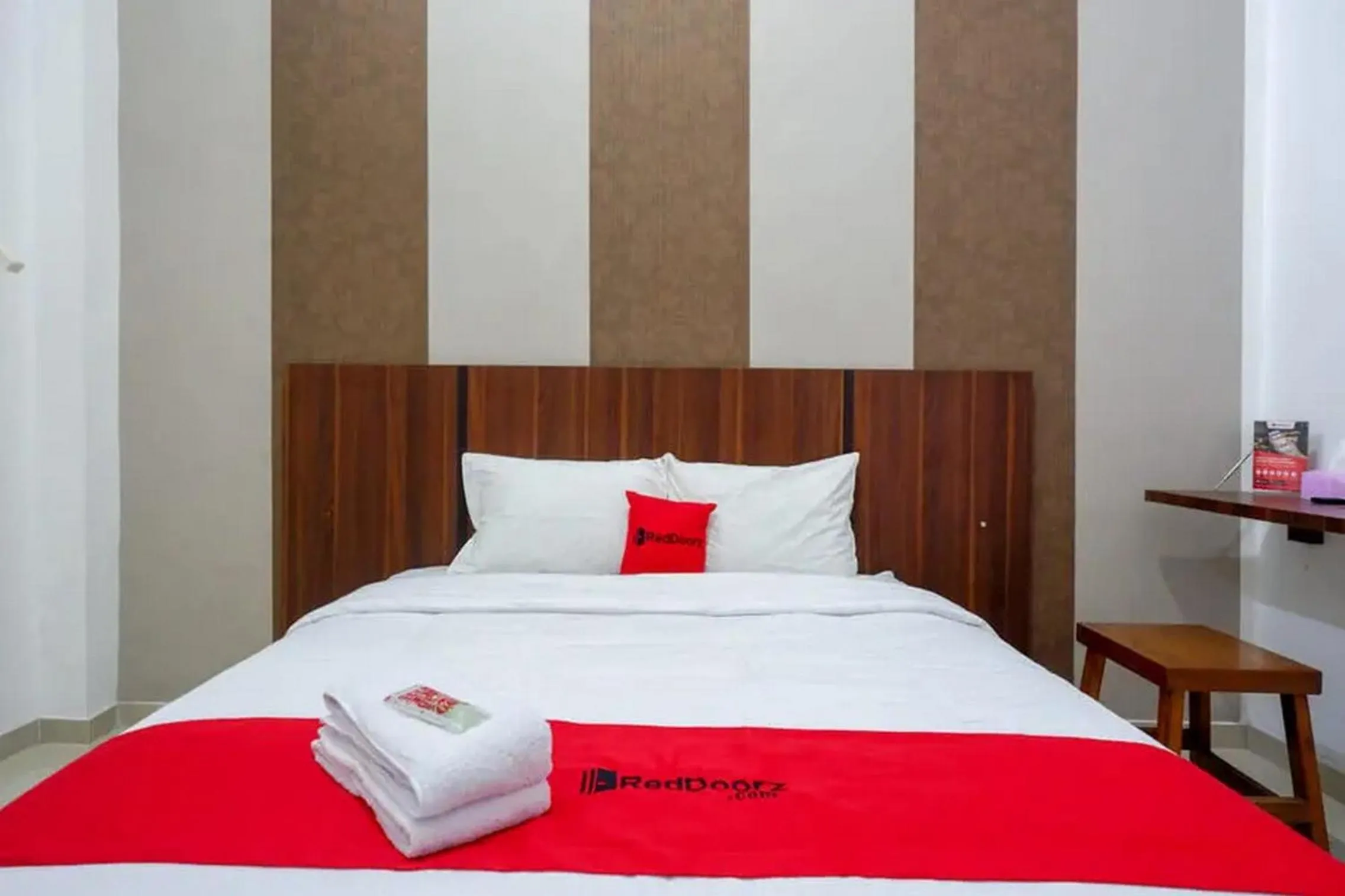 Bedroom, Bed in RedDoorz near Stasiun Purwosari