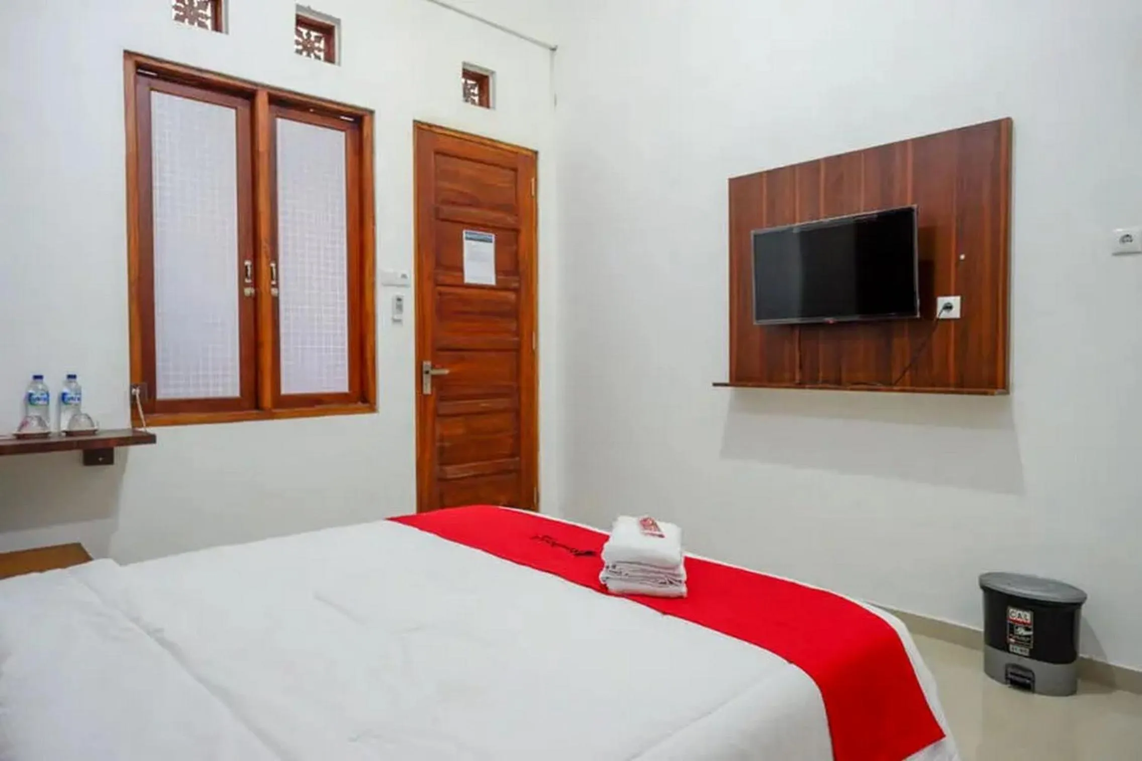 Bedroom, Bed in RedDoorz near Stasiun Purwosari