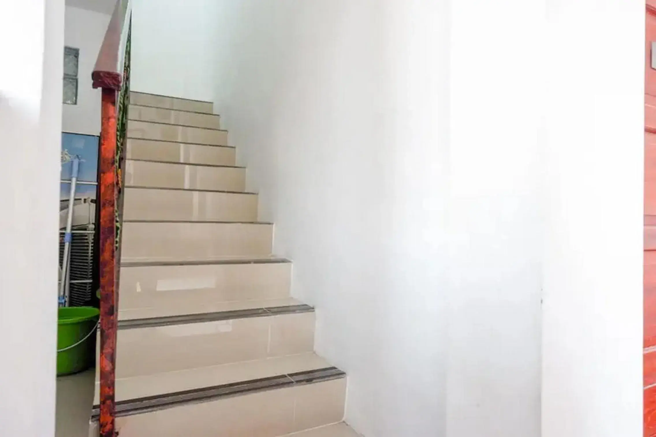 Property building in RedDoorz near Stasiun Purwosari Property building in RedDoorz near Stasiun Purwosari