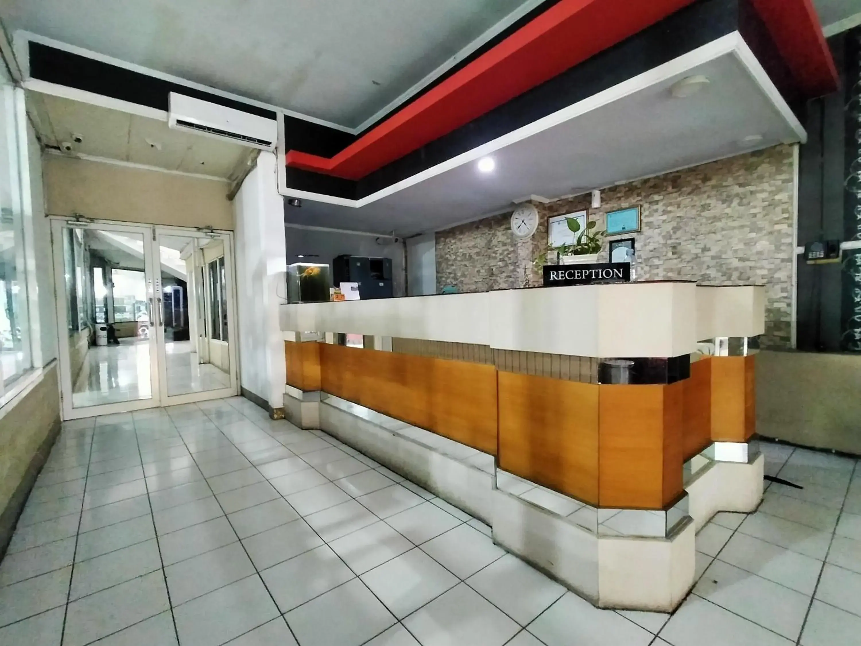 Lobby or reception in Hotel Nirwana Ternate RedPartner Lobby or reception in Hotel Nirwana Ternate RedPartner