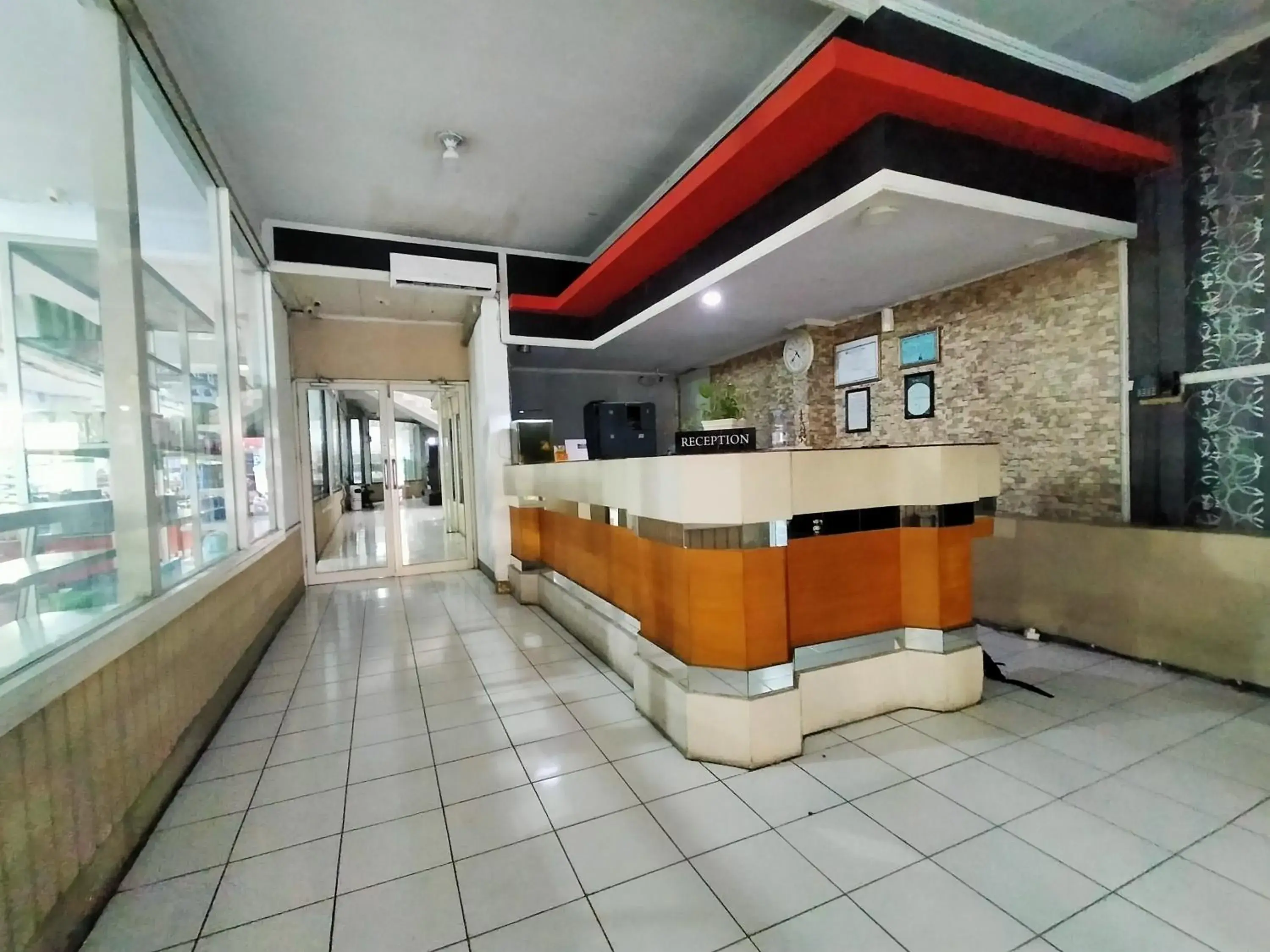 Lobby or reception in Hotel Nirwana Ternate RedPartner Lobby or reception in Hotel Nirwana Ternate RedPartner