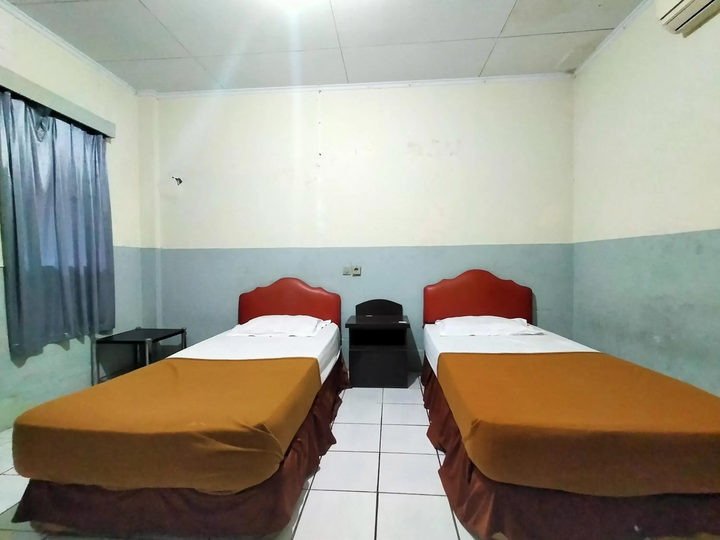 Superior Twin Room in Hotel Nirwana Ternate RedPartner Superior Twin Room in Hotel Nirwana Ternate RedPartner