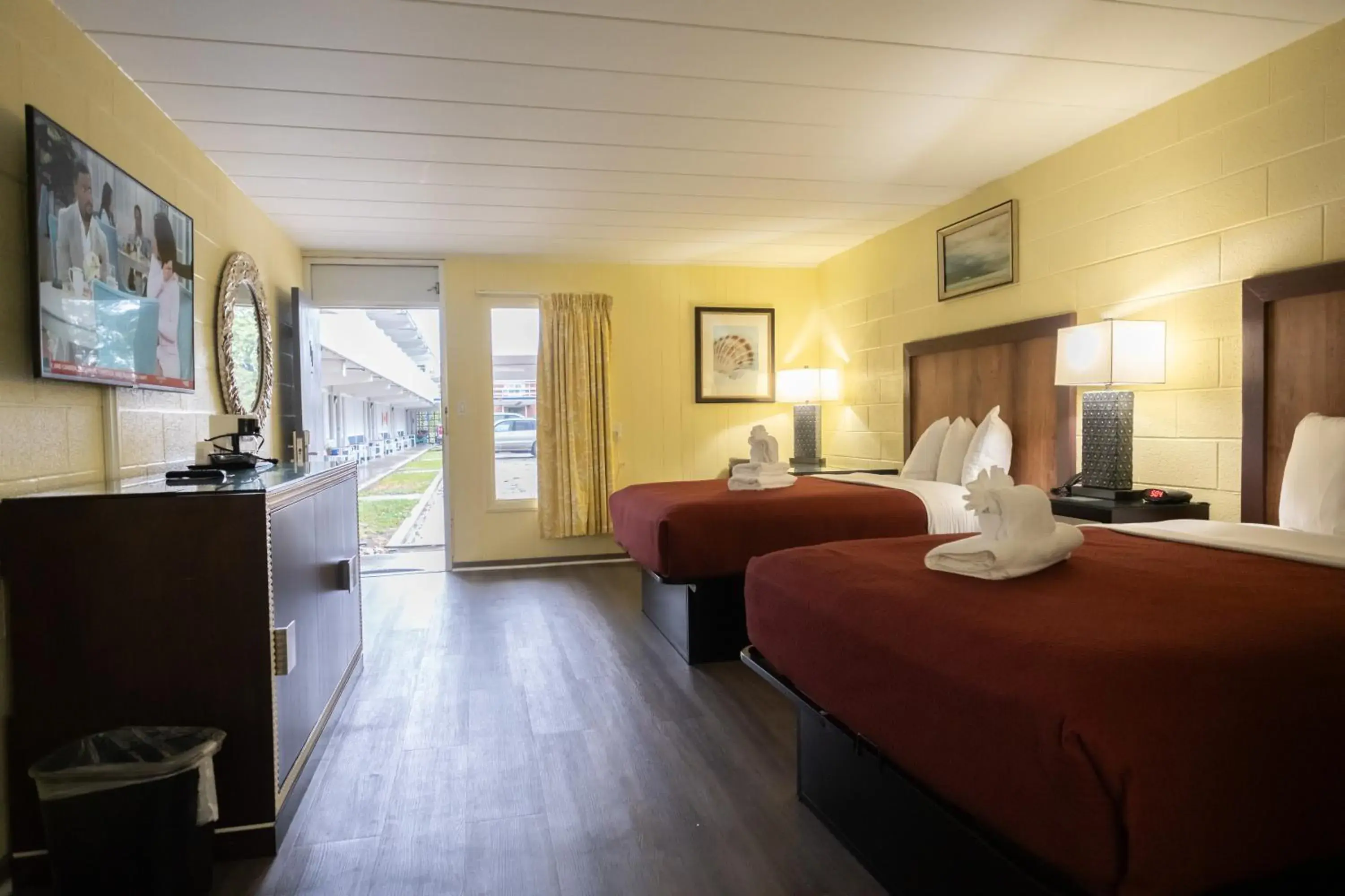 Bed in Heart of Manteo Bed in Heart of Manteo