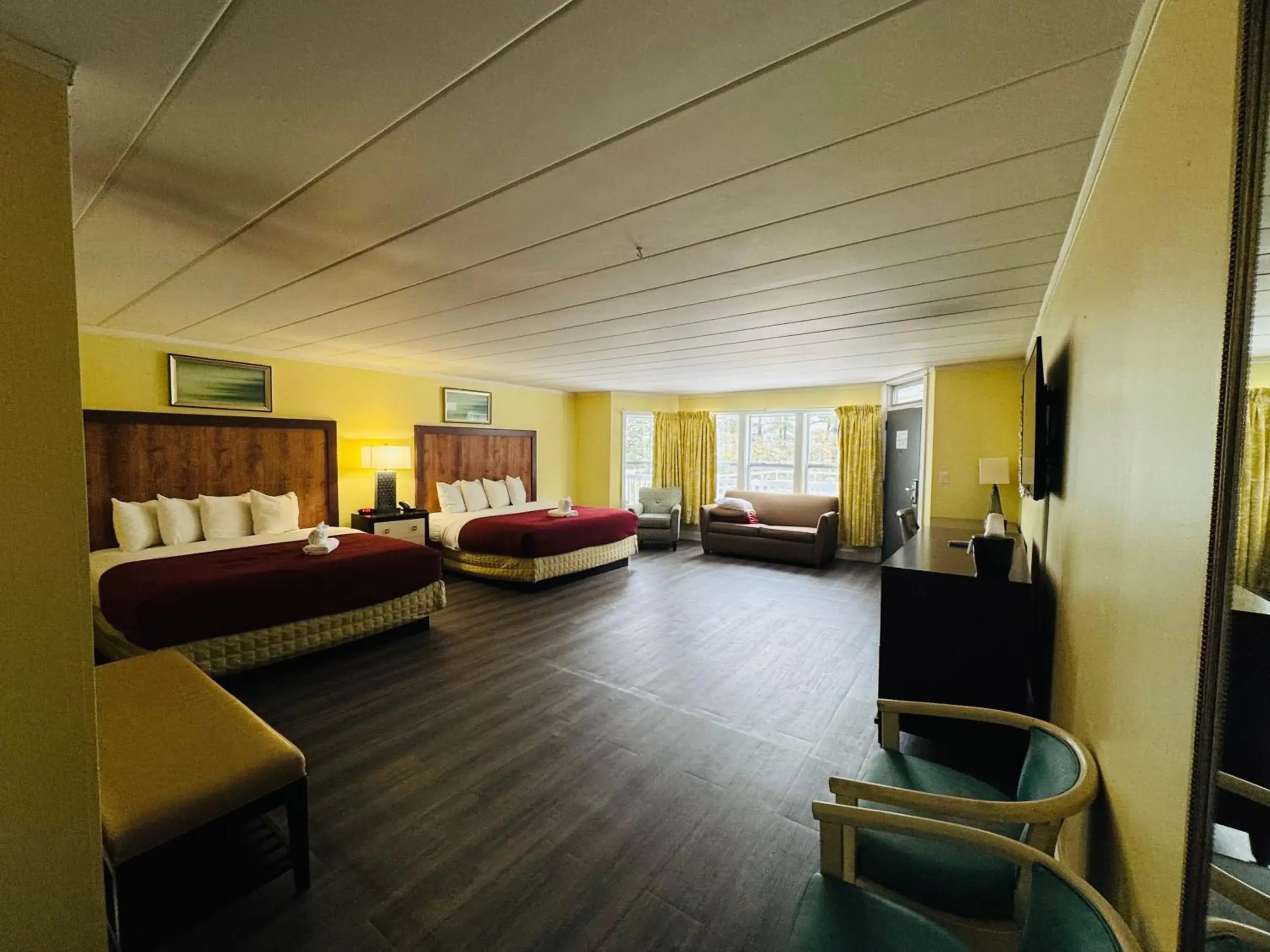 Bedroom in Heart of Manteo Bedroom in Heart of Manteo