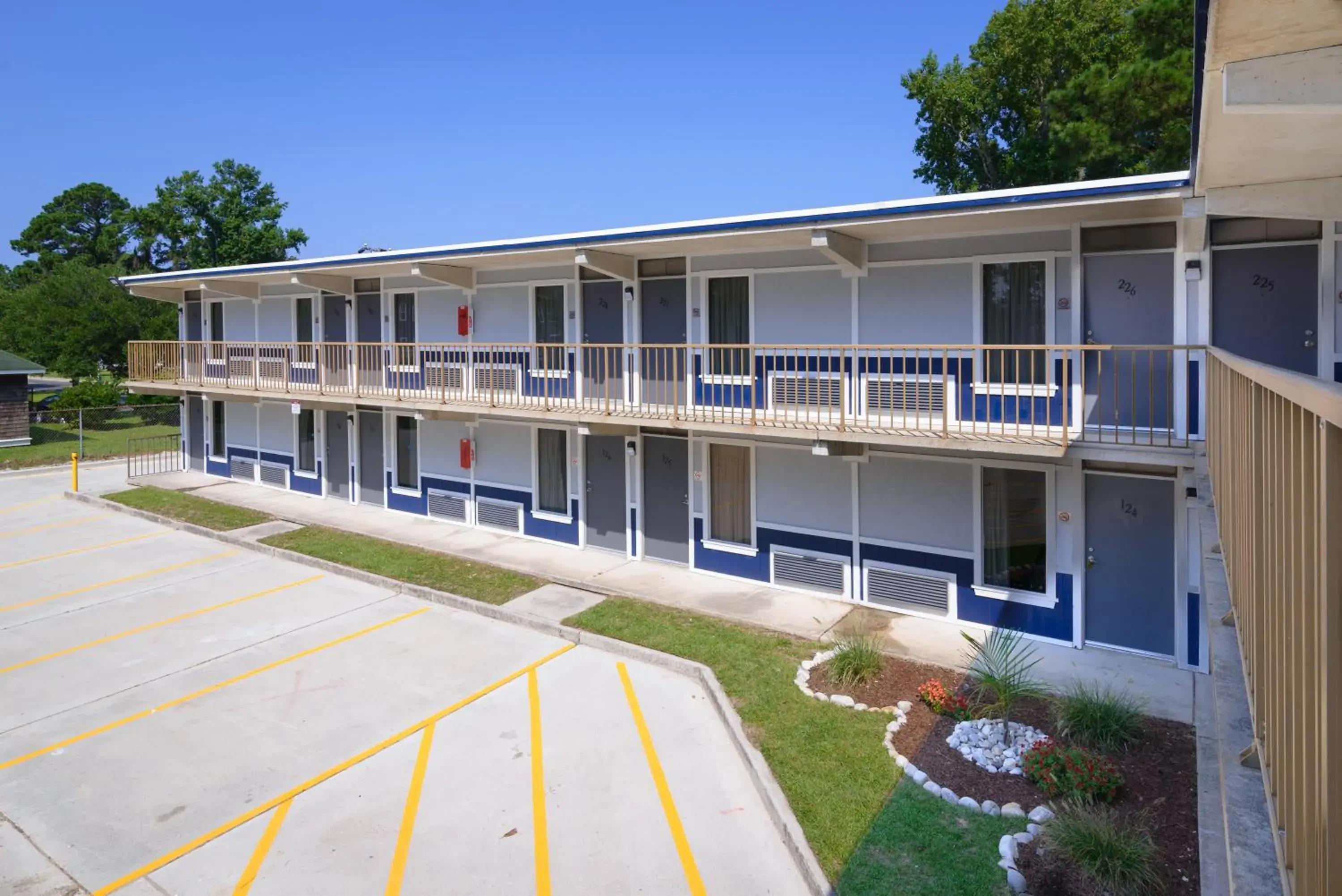 Property building in Heart of Manteo Property building in Heart of Manteo