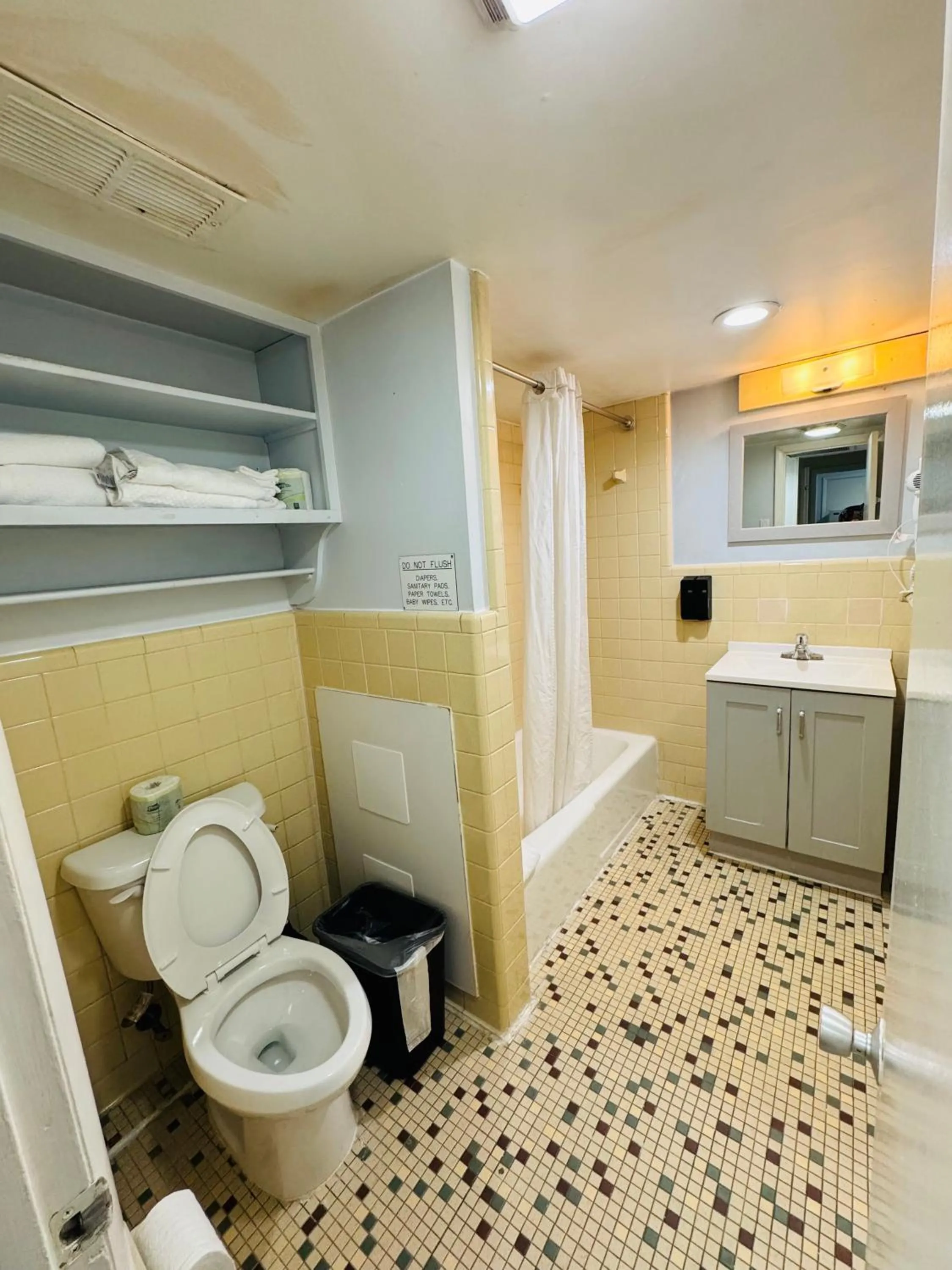 Bathroom in Heart of Manteo