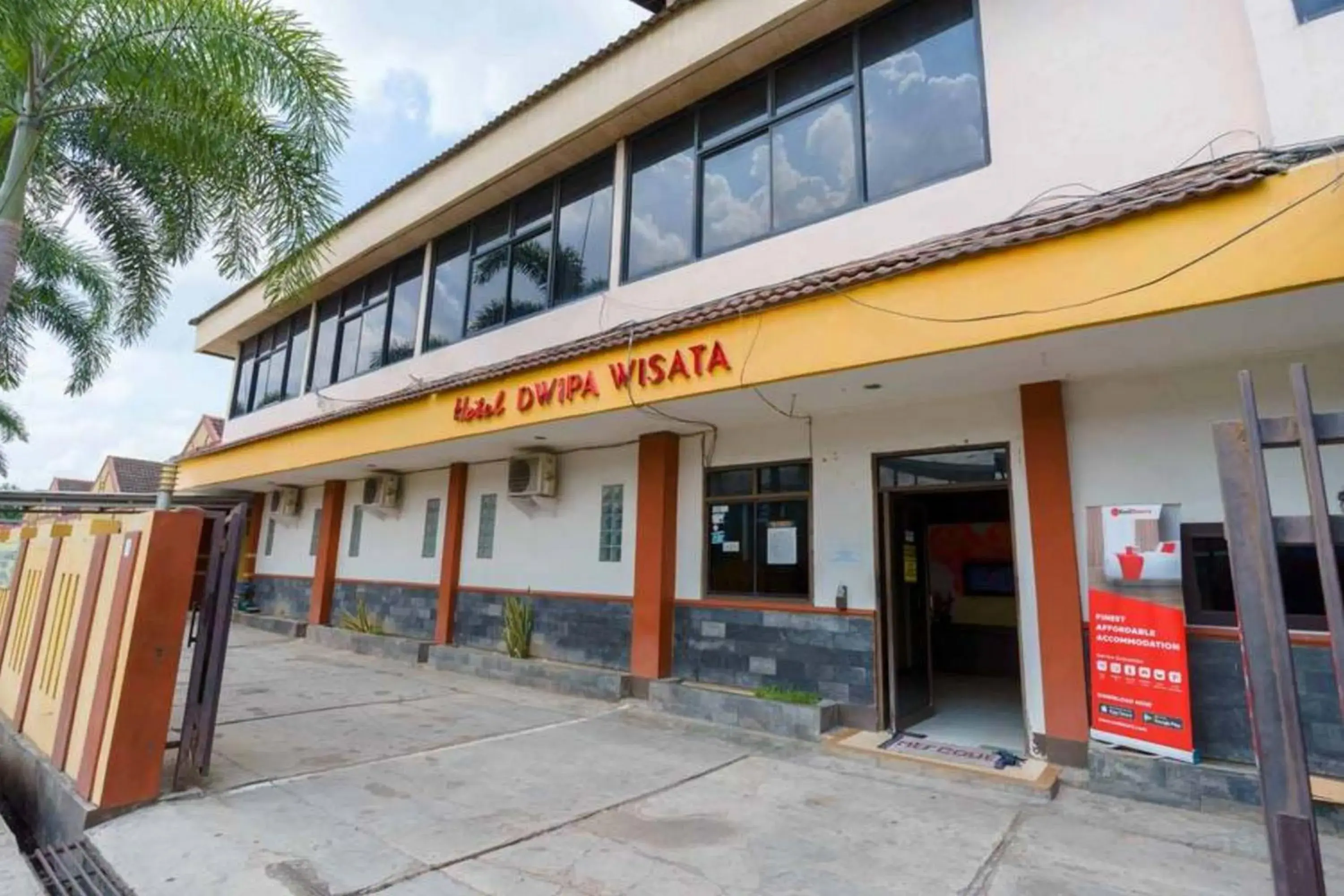 Property building in RedDoorz at Dwipa Wisata Hotel Lampung Property building in RedDoorz at Dwipa Wisata Hotel Lampung