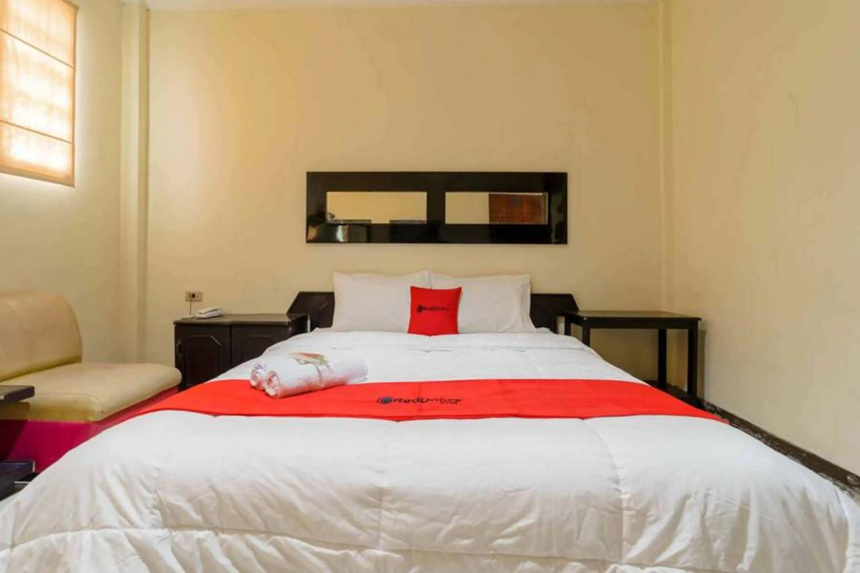 Bedroom, Bed in RedDoorz at Dwipa Wisata Hotel Lampung