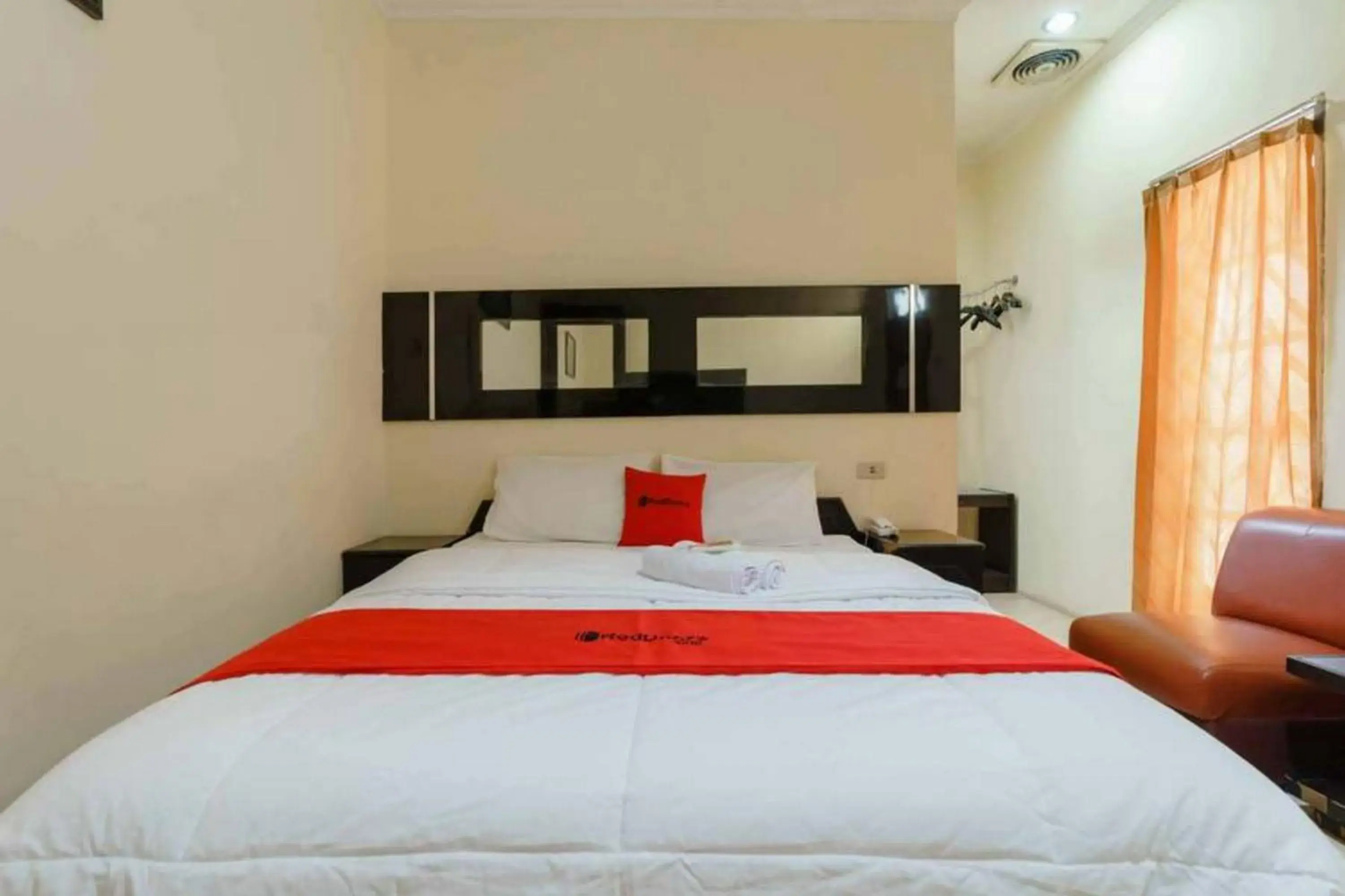 Bedroom, Bed in RedDoorz at Dwipa Wisata Hotel Lampung Bedroom, Bed in RedDoorz at Dwipa Wisata Hotel Lampung