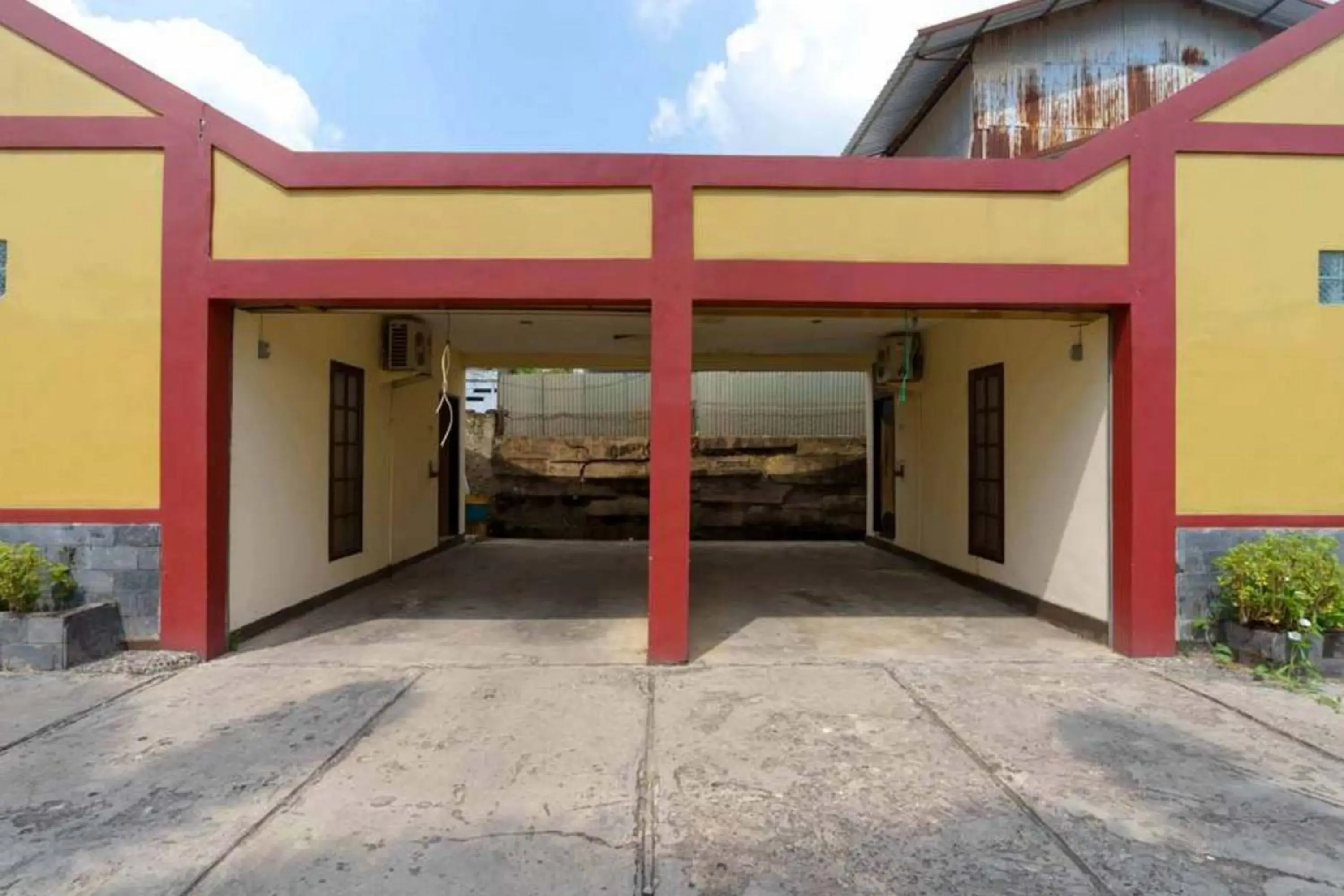 Property building in RedDoorz at Dwipa Wisata Hotel Lampung Property building in RedDoorz at Dwipa Wisata Hotel Lampung