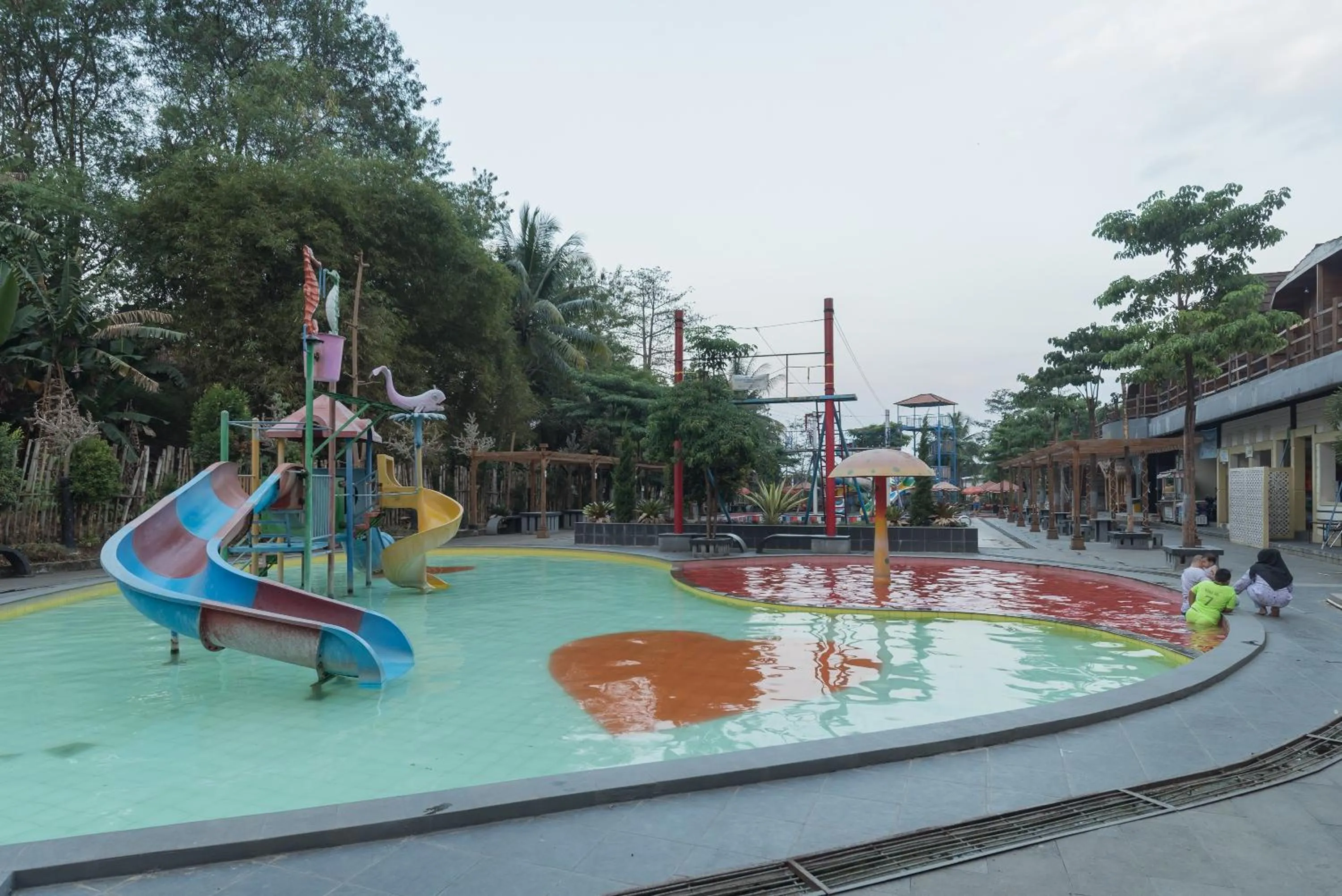 Swimming pool in Urbanview Hotel Cianjur City Park by RedDoorz