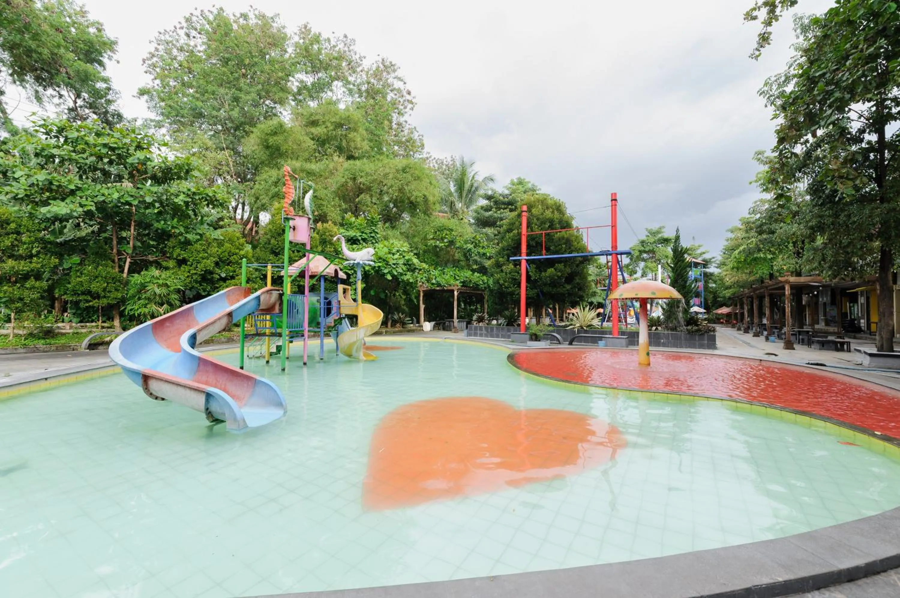 Swimming pool in Urbanview Hotel Cianjur City Park by RedDoorz