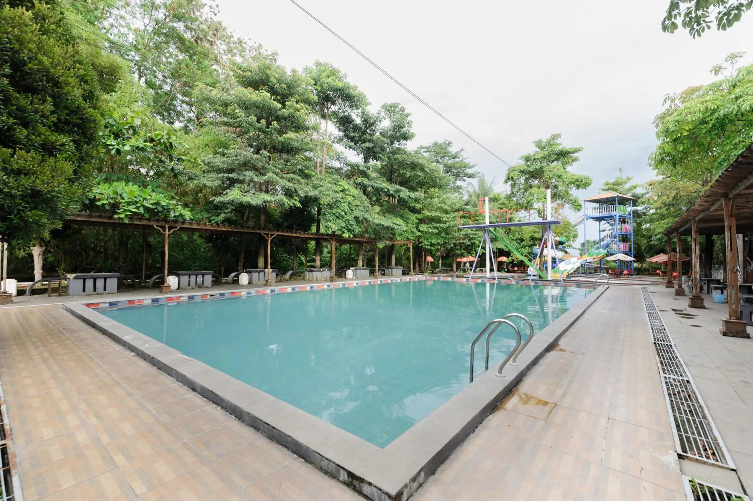 Swimming pool in Urbanview Hotel Cianjur City Park by RedDoorz