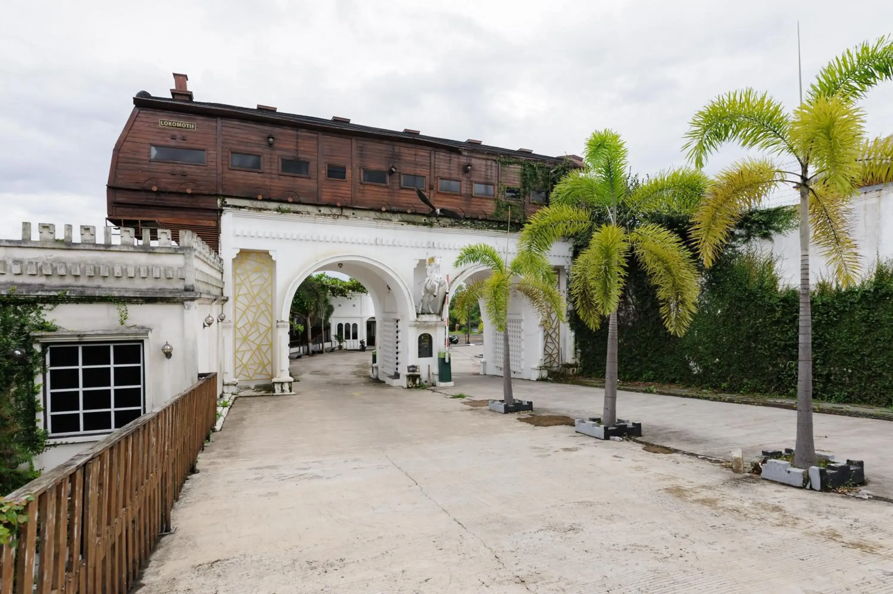 Property building in Urbanview Hotel Cianjur City Park by RedDoorz Property building in Urbanview Hotel Cianjur City Park by RedDoorz