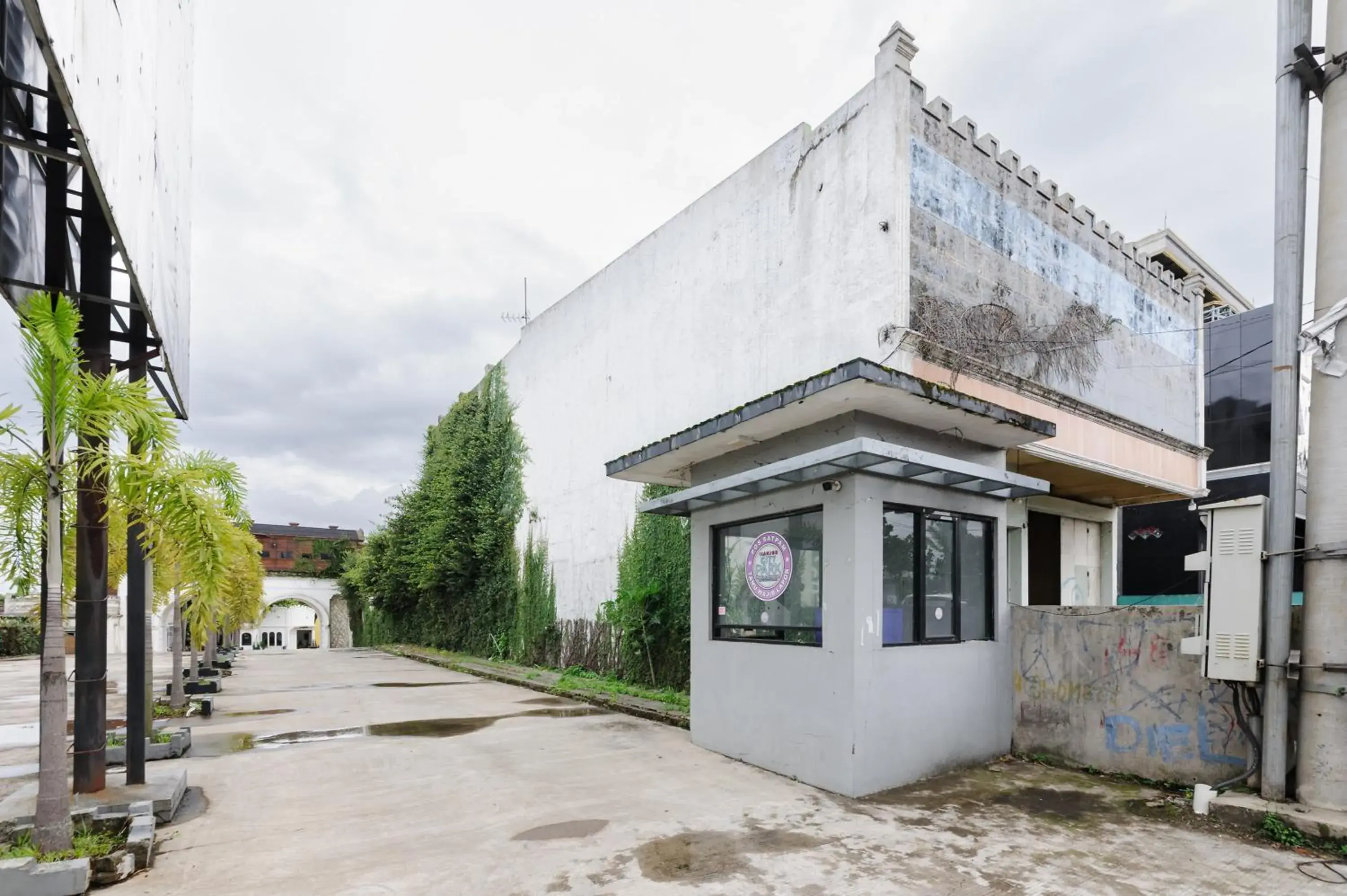 Facade/entrance in Urbanview Hotel Cianjur City Park by RedDoorz Facade/entrance in Urbanview Hotel Cianjur City Park by RedDoorz