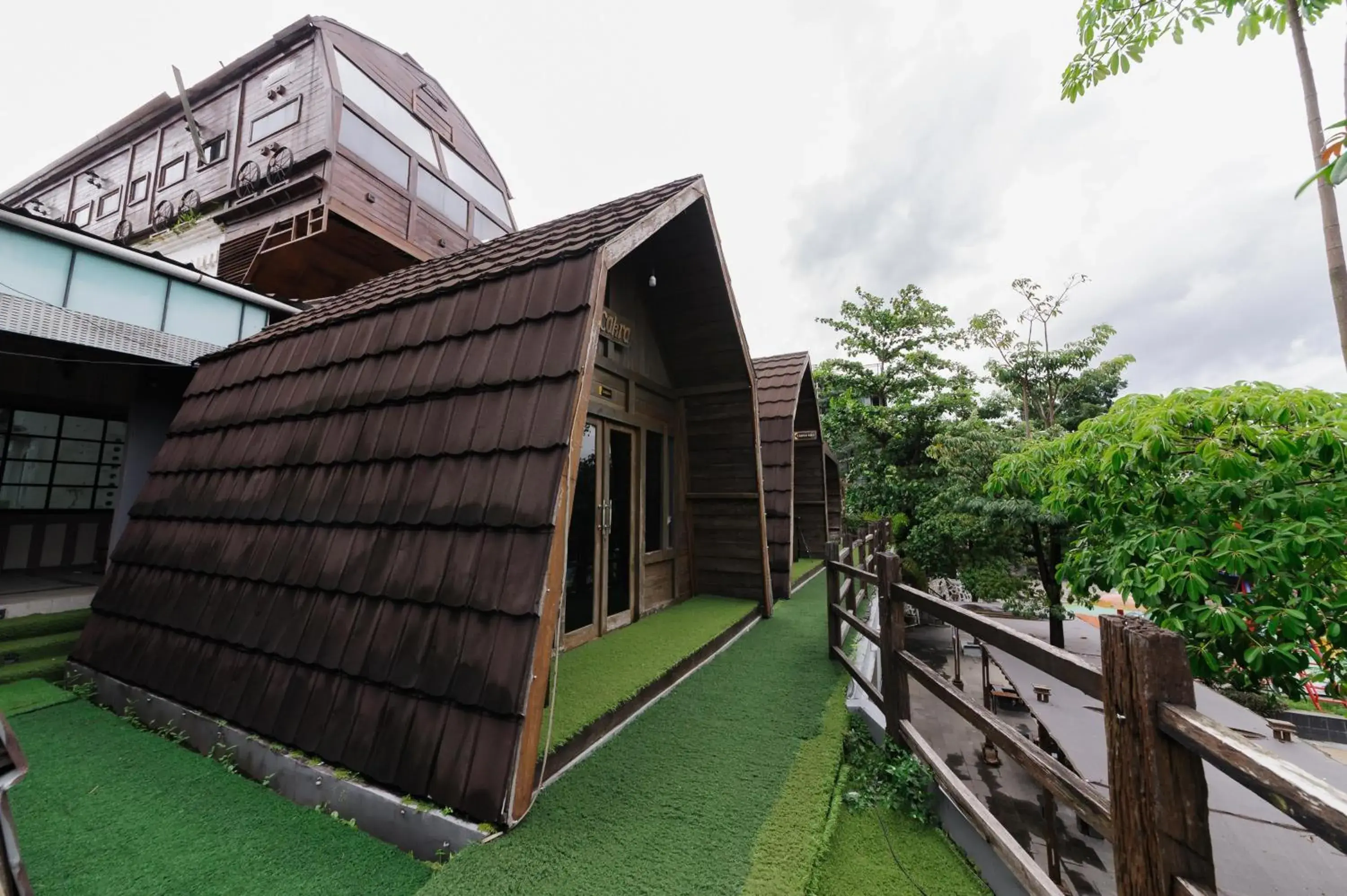 Property building in Urbanview Hotel Cianjur City Park by RedDoorz Property building in Urbanview Hotel Cianjur City Park by RedDoorz