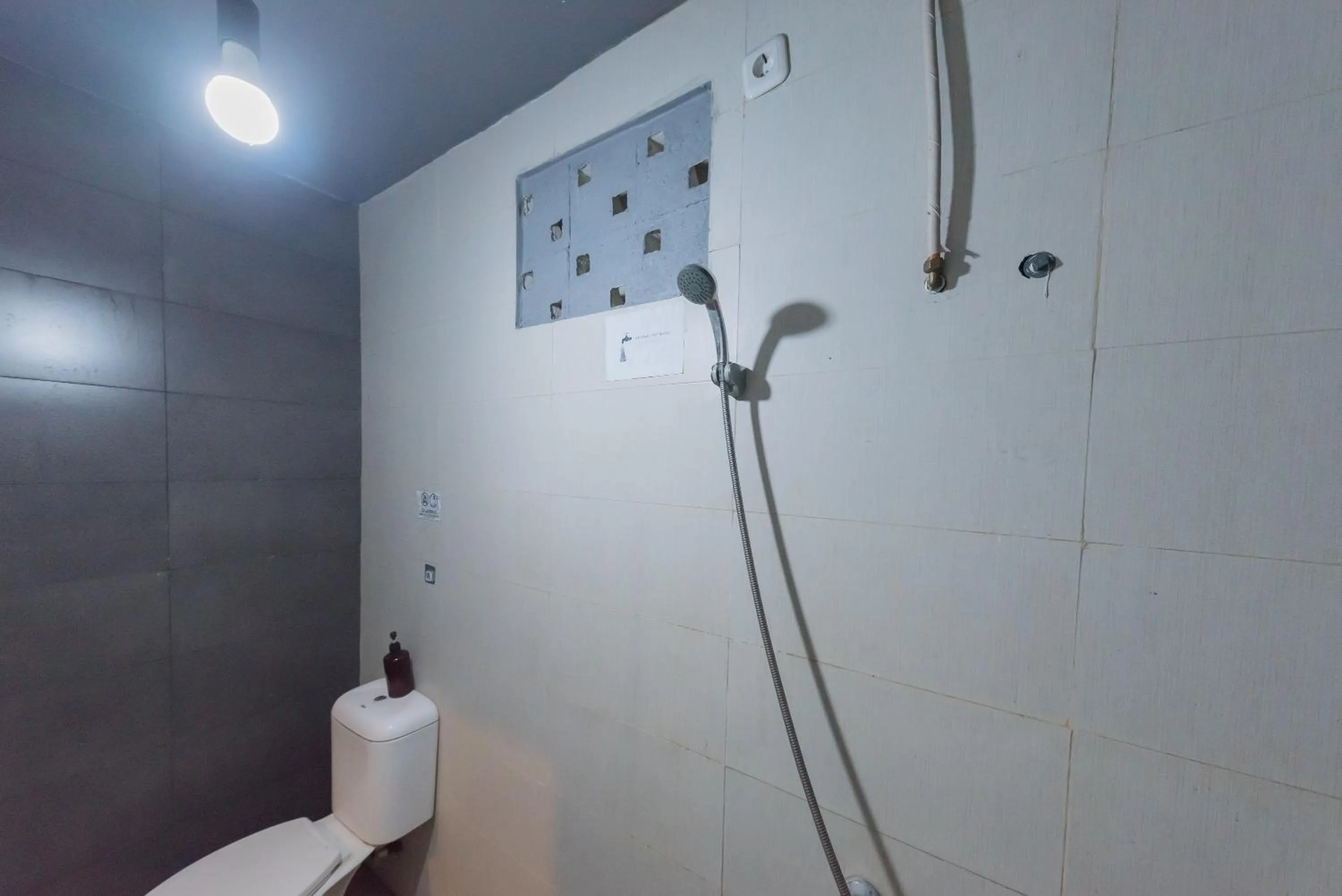 Bathroom in Urbanview Hotel Cianjur City Park by RedDoorz