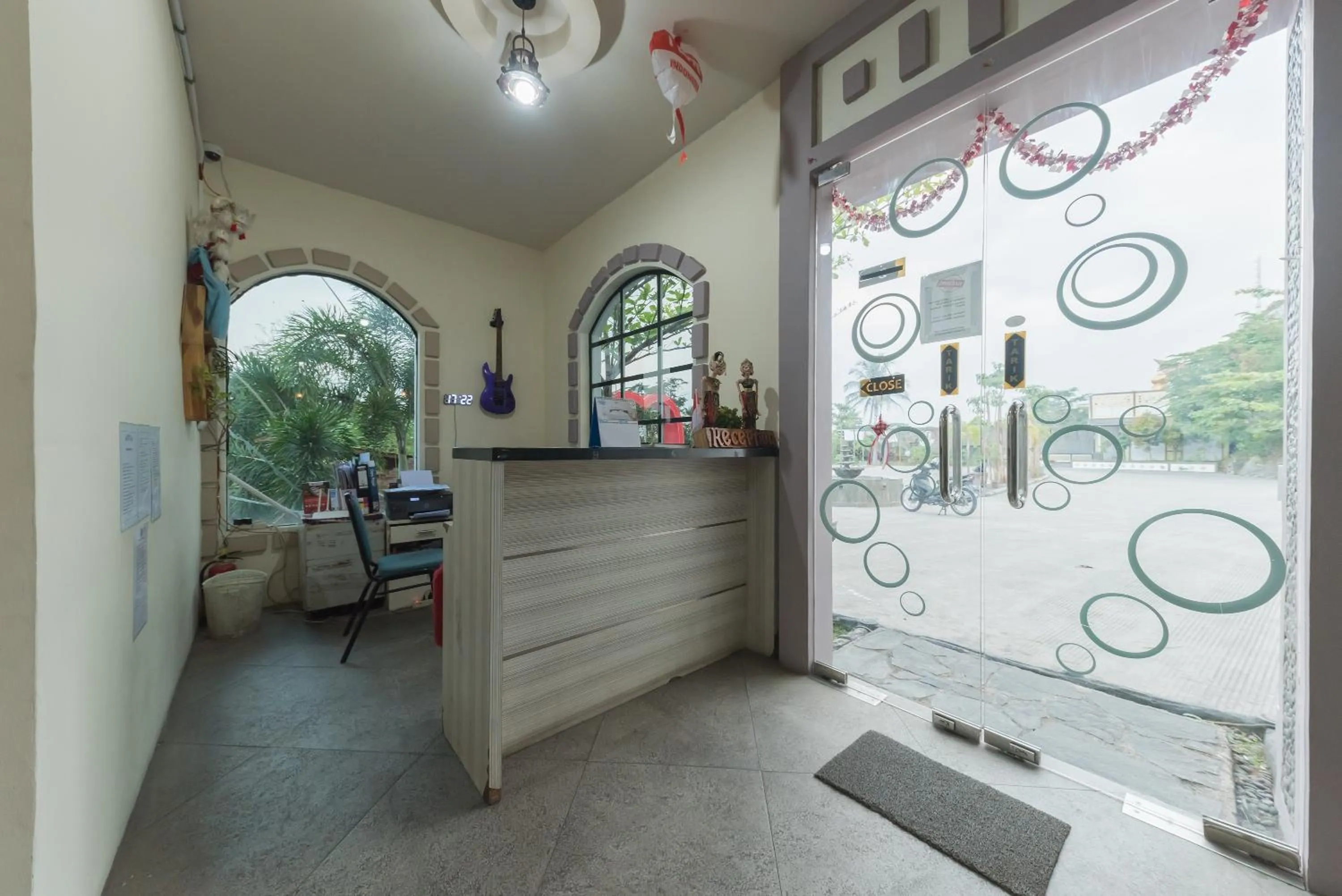 Lobby or reception in Urbanview Hotel Cianjur City Park by RedDoorz