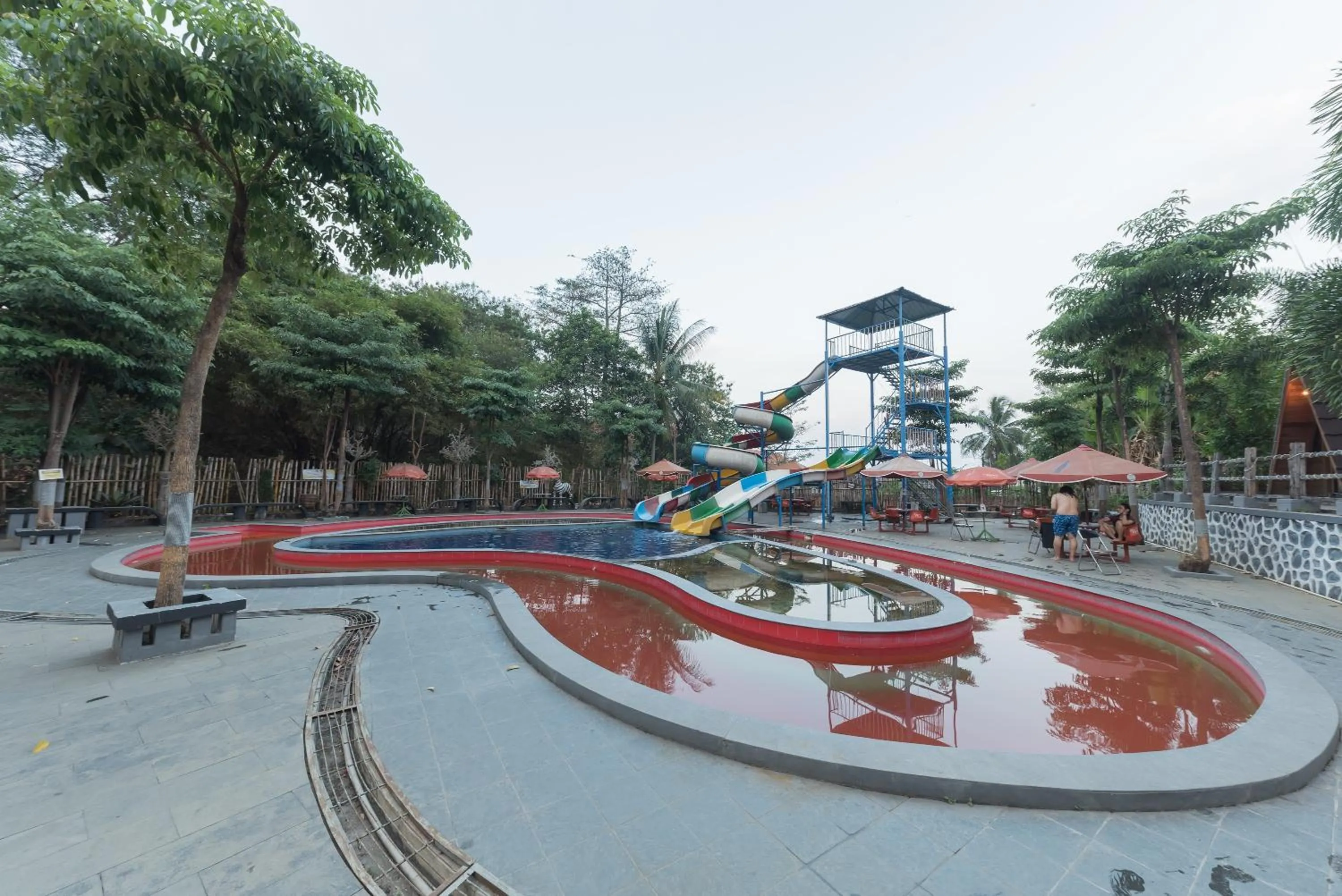 Swimming pool in Urbanview Hotel Cianjur City Park by RedDoorz