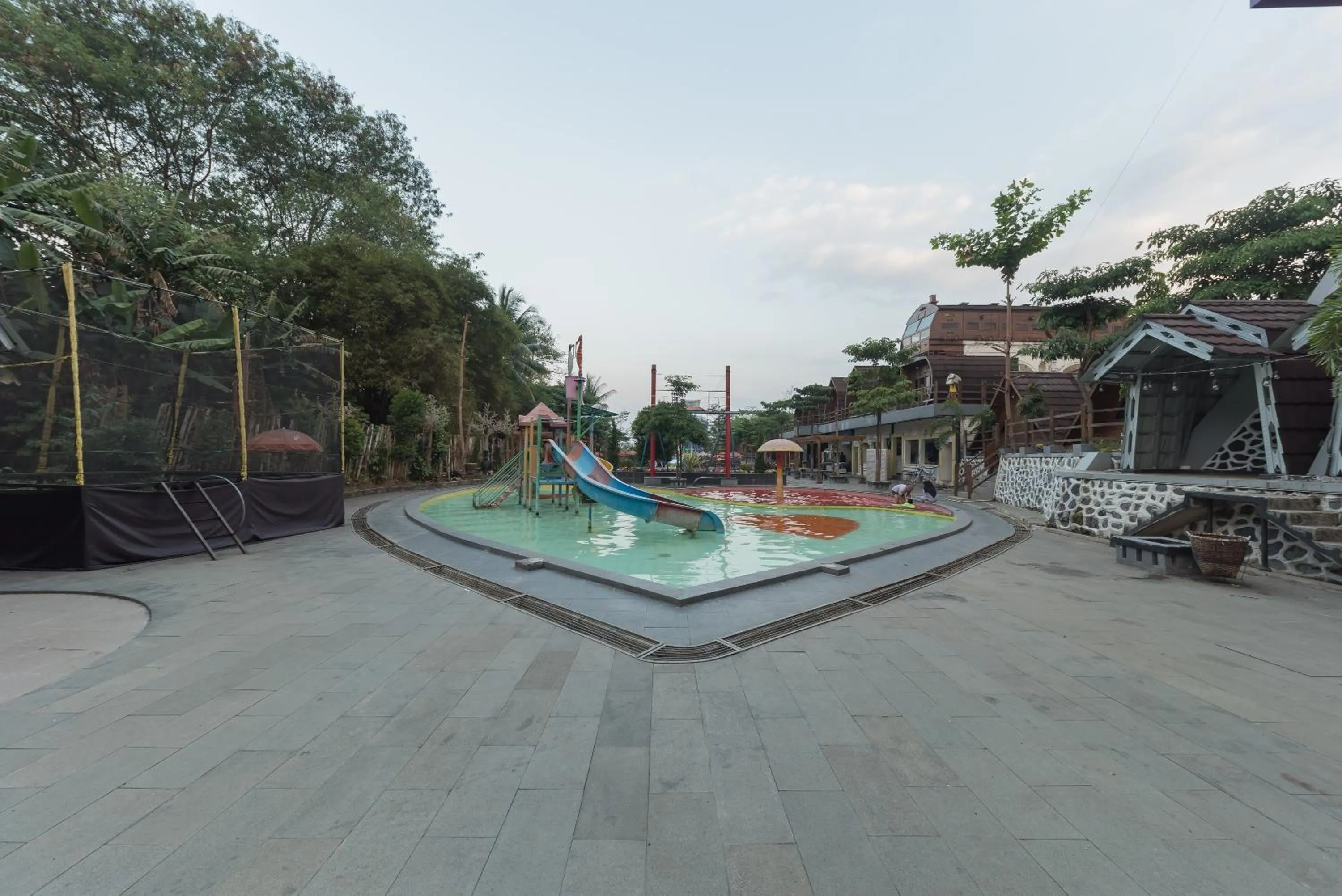 Swimming pool in Urbanview Hotel Cianjur City Park by RedDoorz