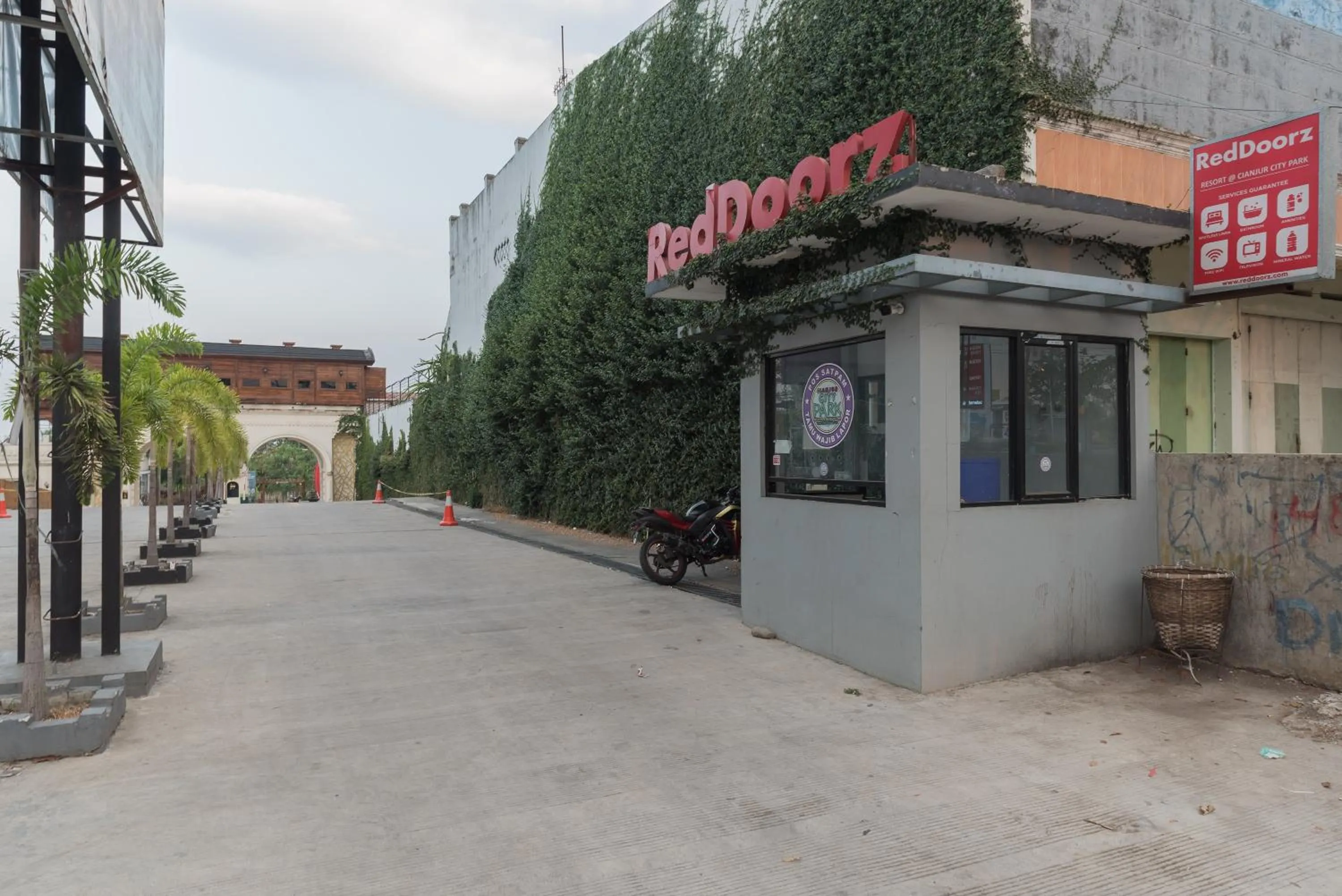 Property building in Urbanview Hotel Cianjur City Park by RedDoorz