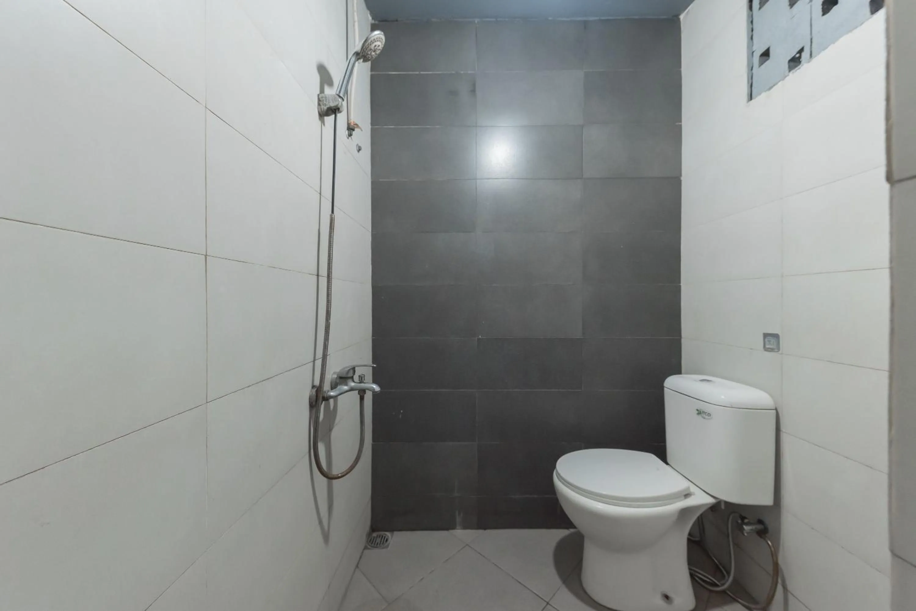 Bathroom in Urbanview Hotel Cianjur City Park by RedDoorz