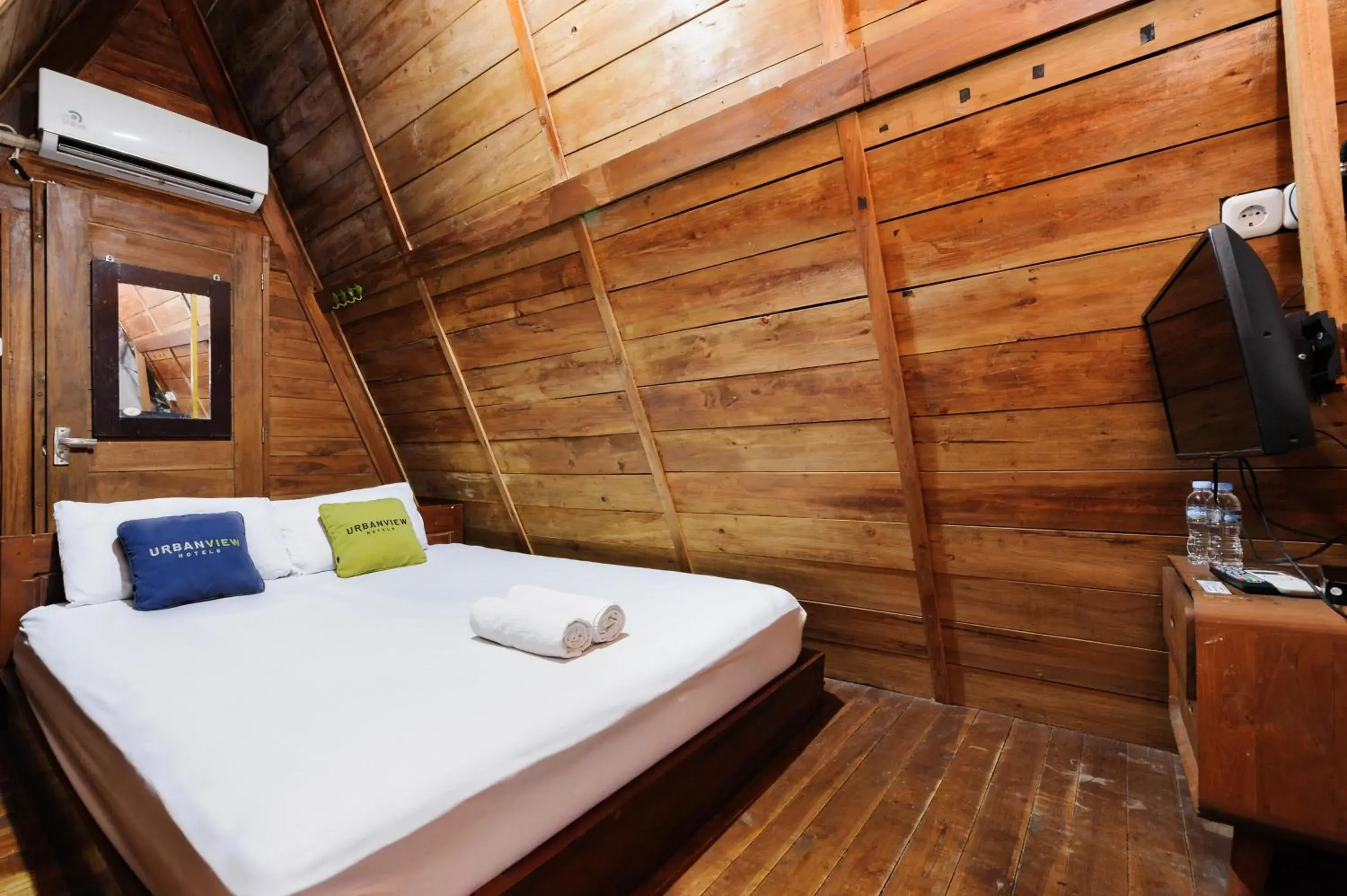 Bedroom, Bed in Urbanview Hotel Cianjur City Park by RedDoorz Bedroom, Bed in Urbanview Hotel Cianjur City Park by RedDoorz