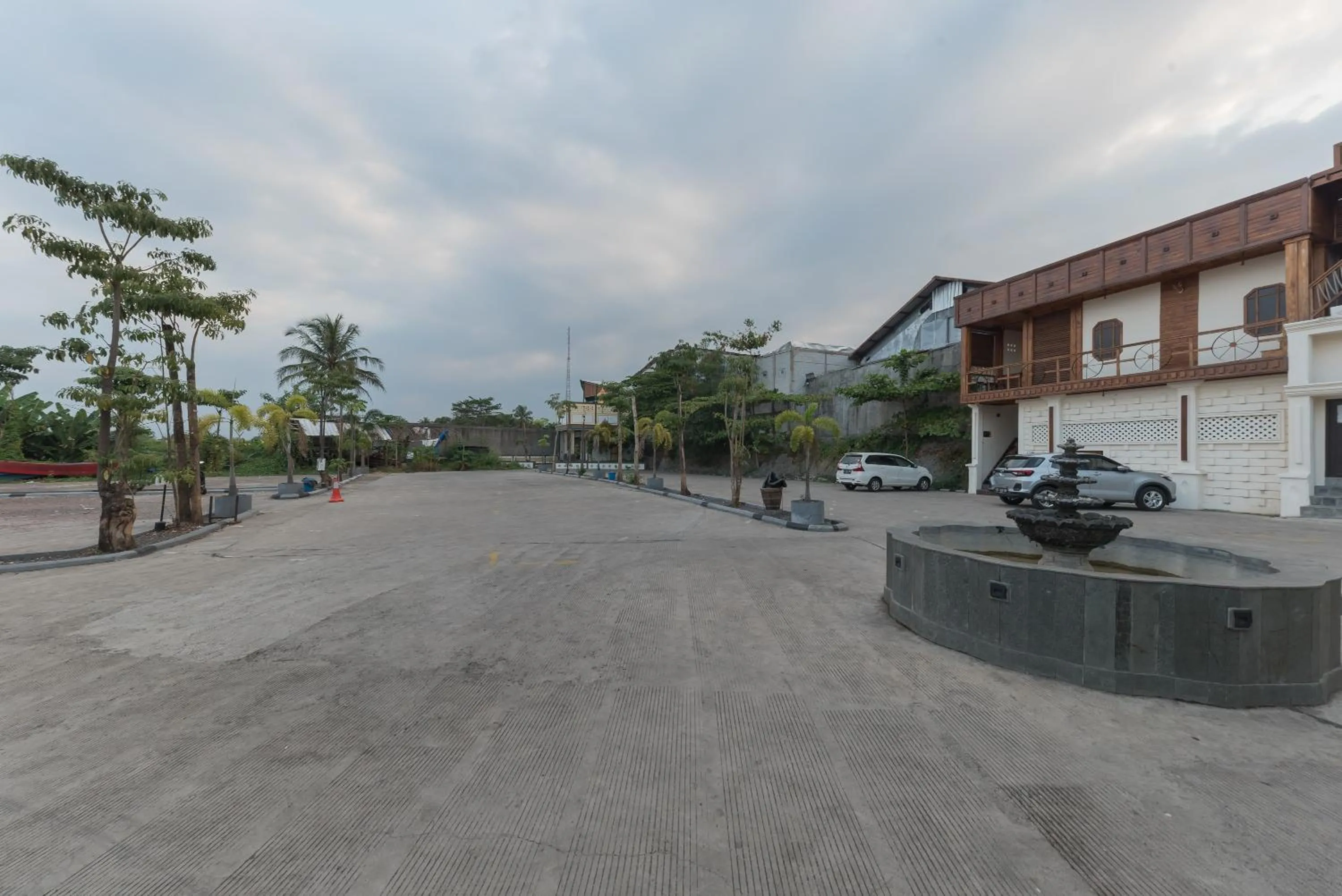 Parking in Urbanview Hotel Cianjur City Park by RedDoorz