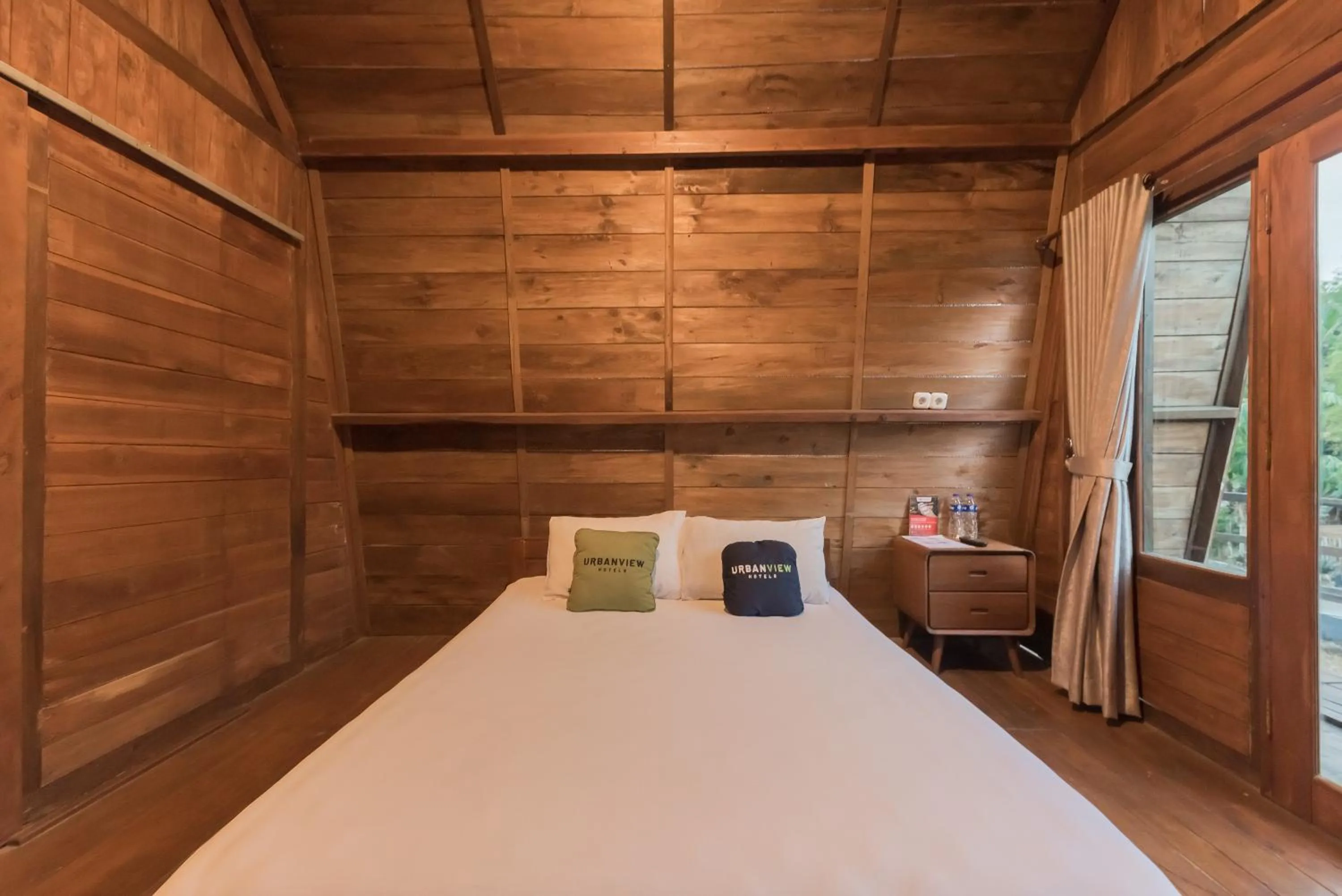 Bed in Urbanview Hotel Cianjur City Park by RedDoorz