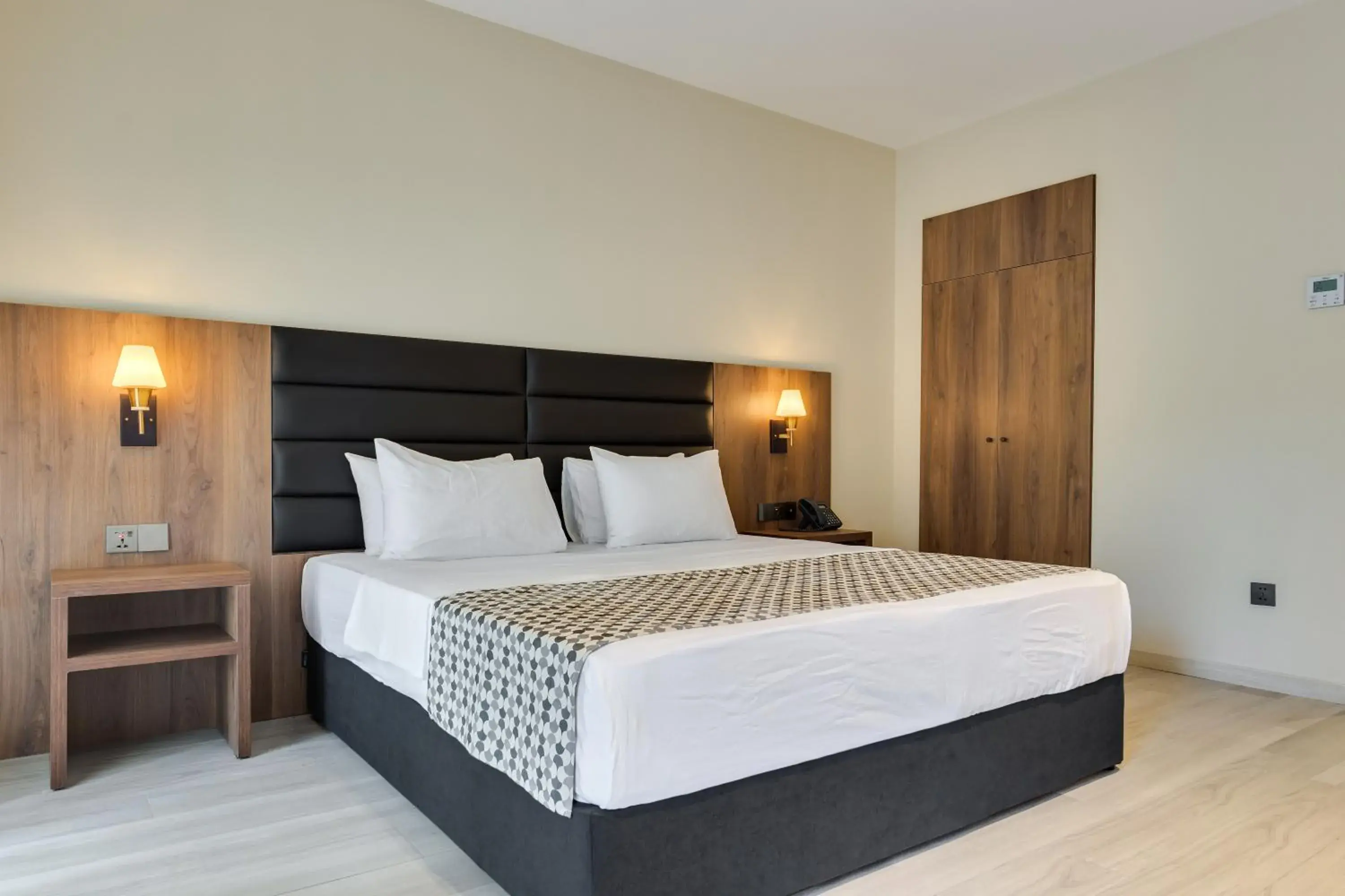 Double Room with Balcony in Eleven Inn Tbilisi Double Room with Balcony in Eleven Inn Tbilisi