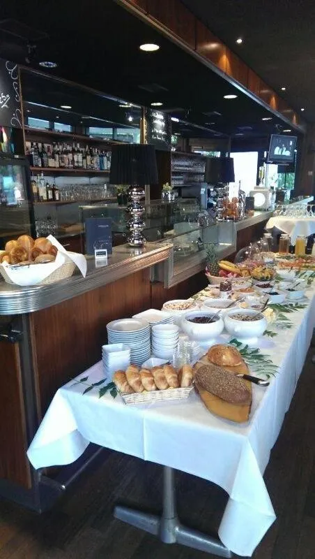 Buffet breakfast in Hotel MARIOTTO am Burghof