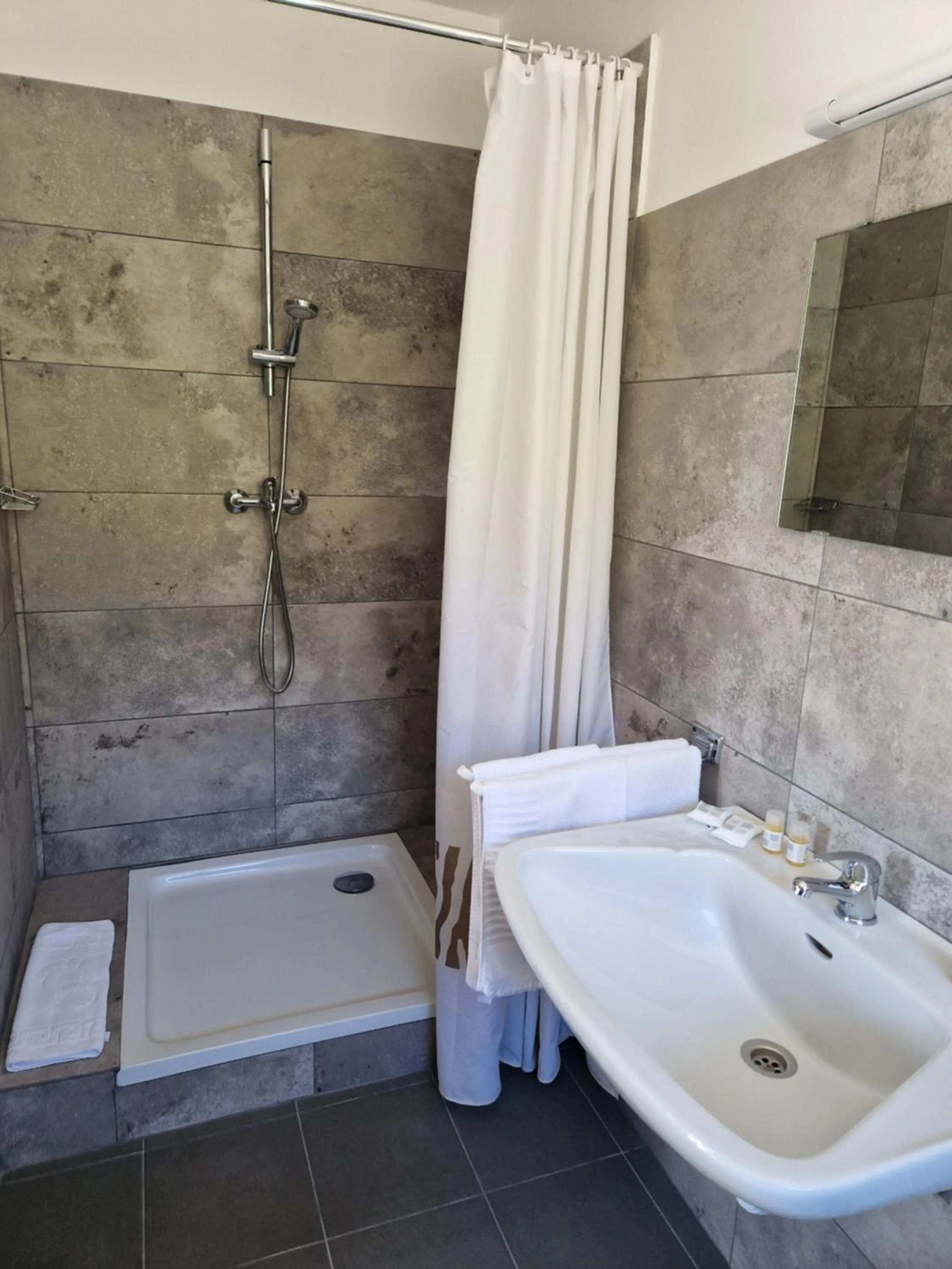 Bathroom in HOTEL WALDHORN