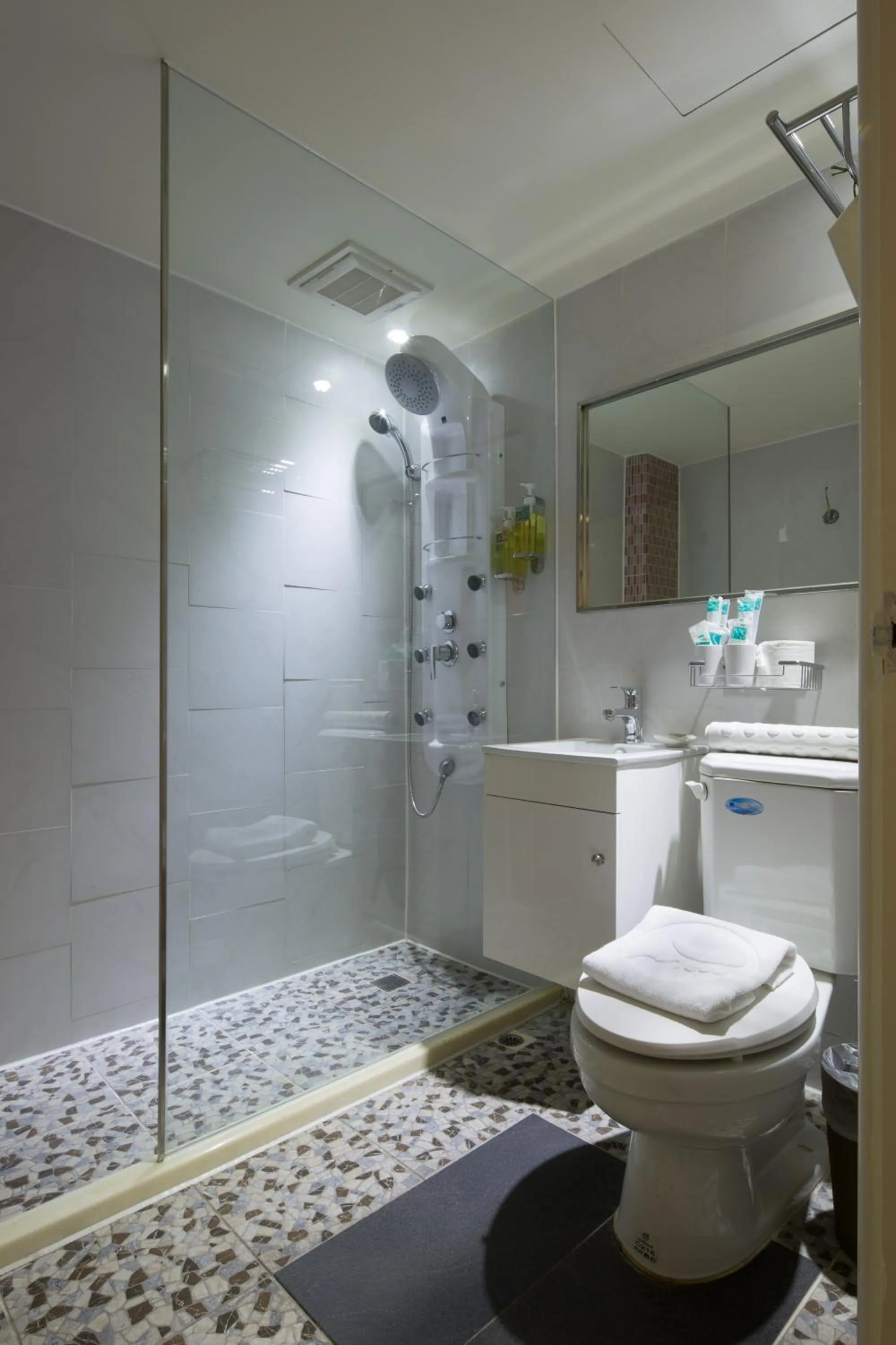 Shower in Meci Hotel