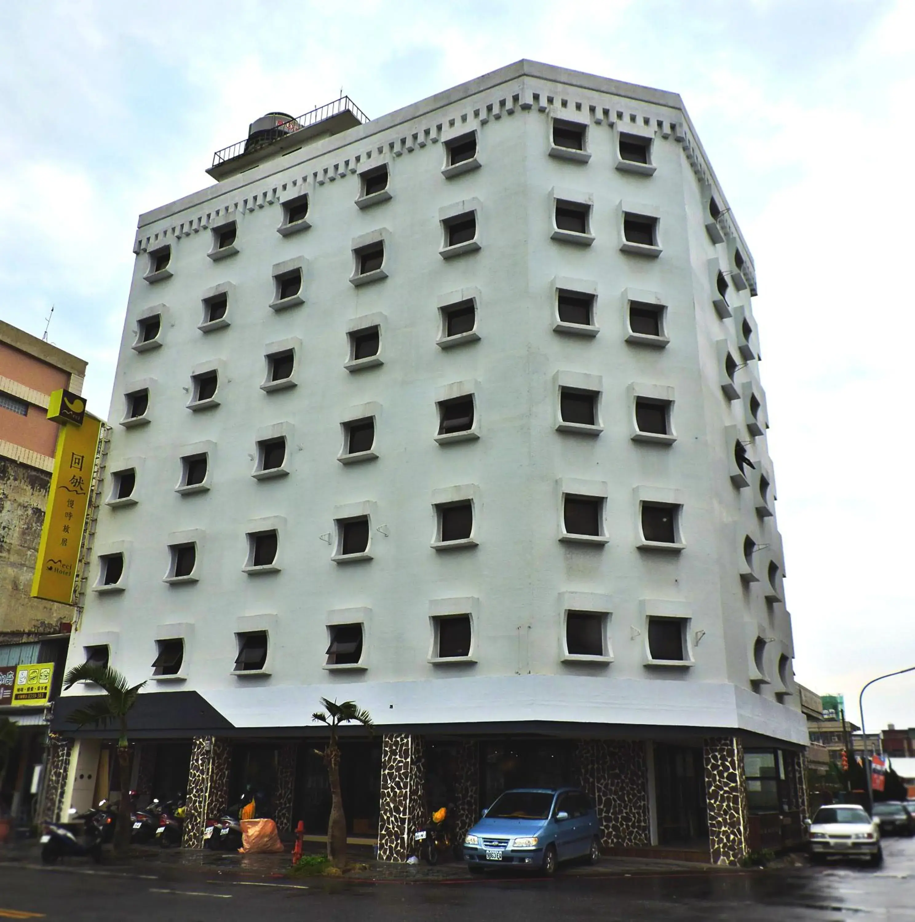 Facade/entrance in Meci Hotel Facade/entrance in Meci Hotel