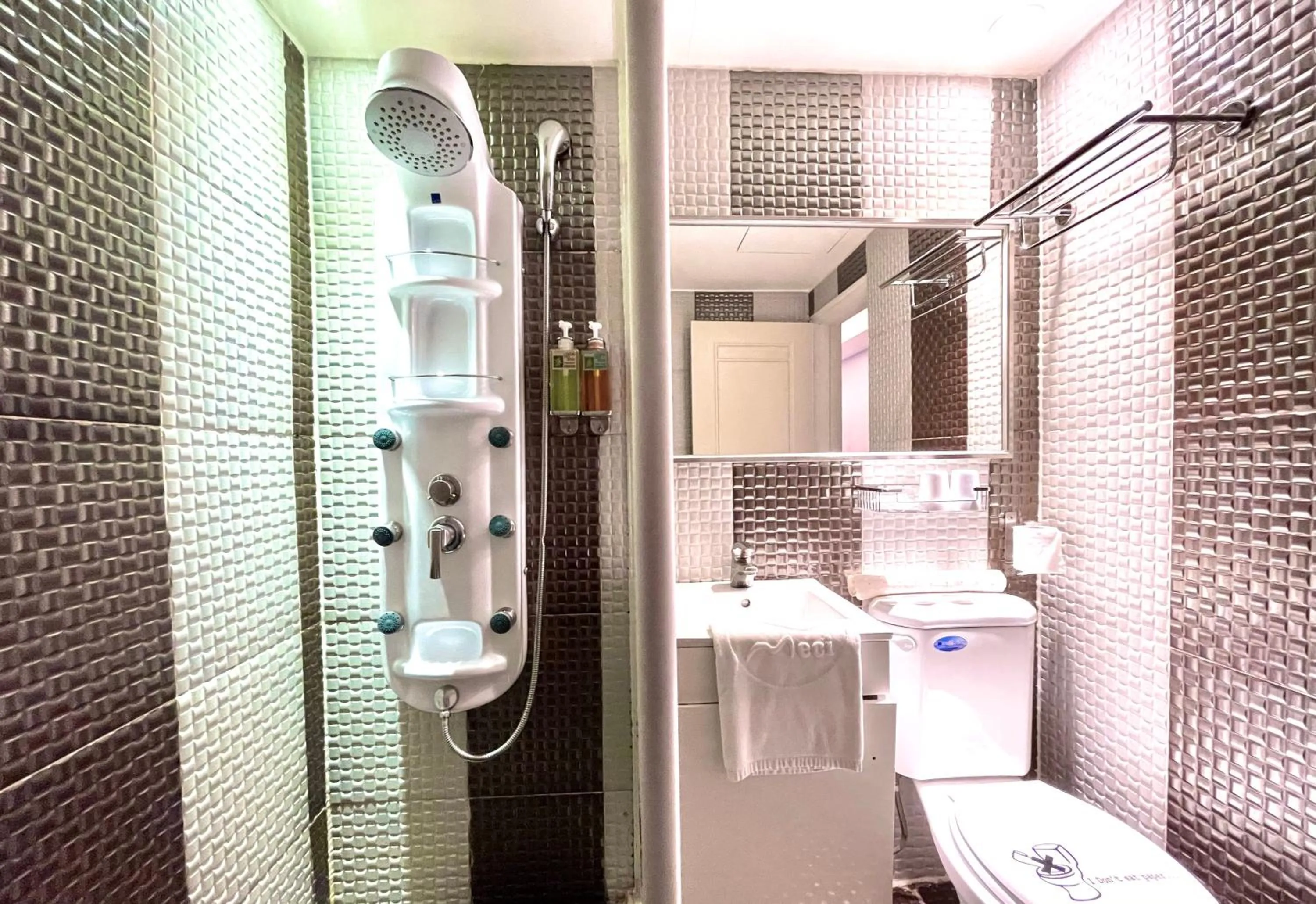 Shower in Meci Hotel