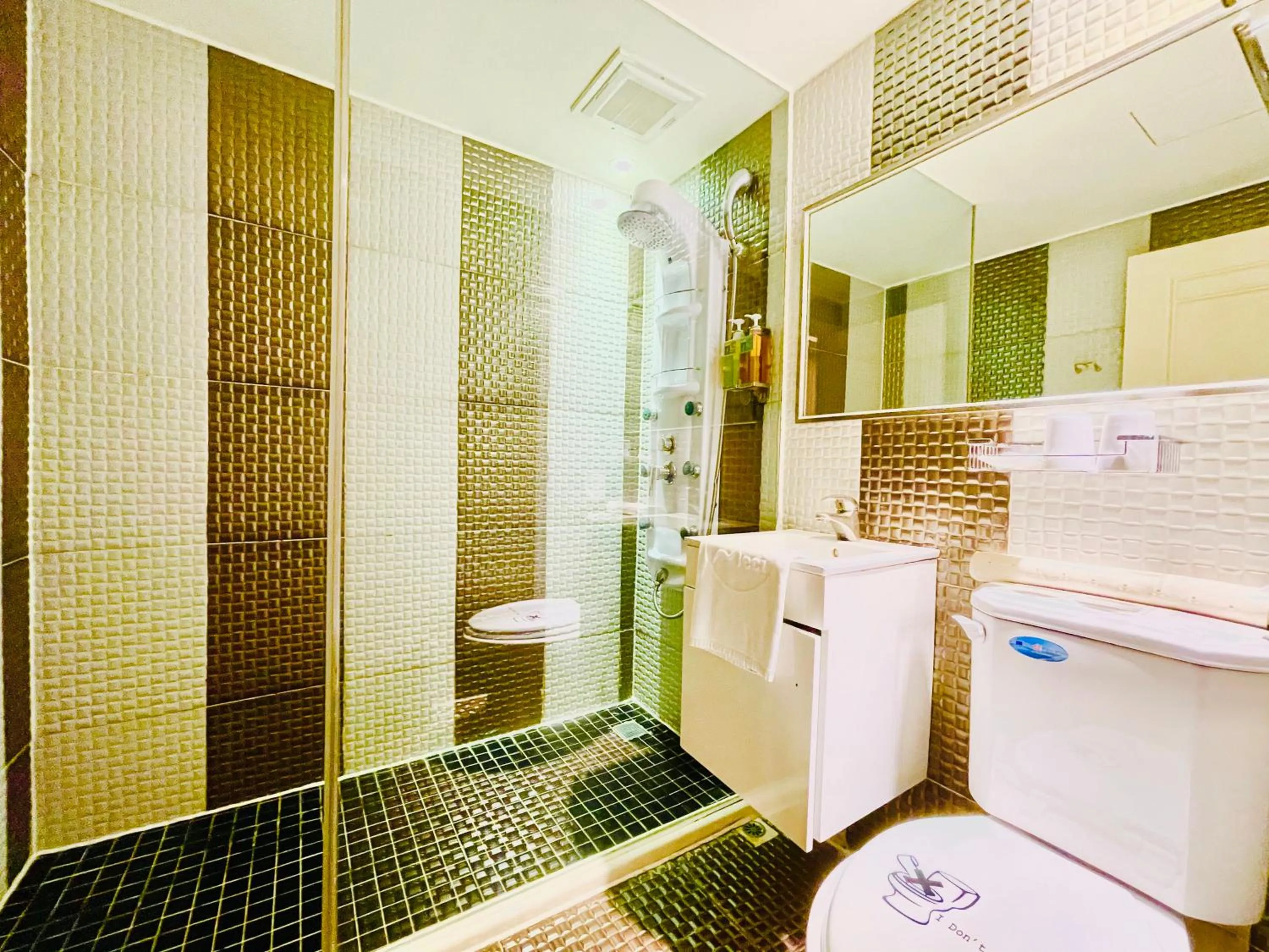 Shower in Meci Hotel