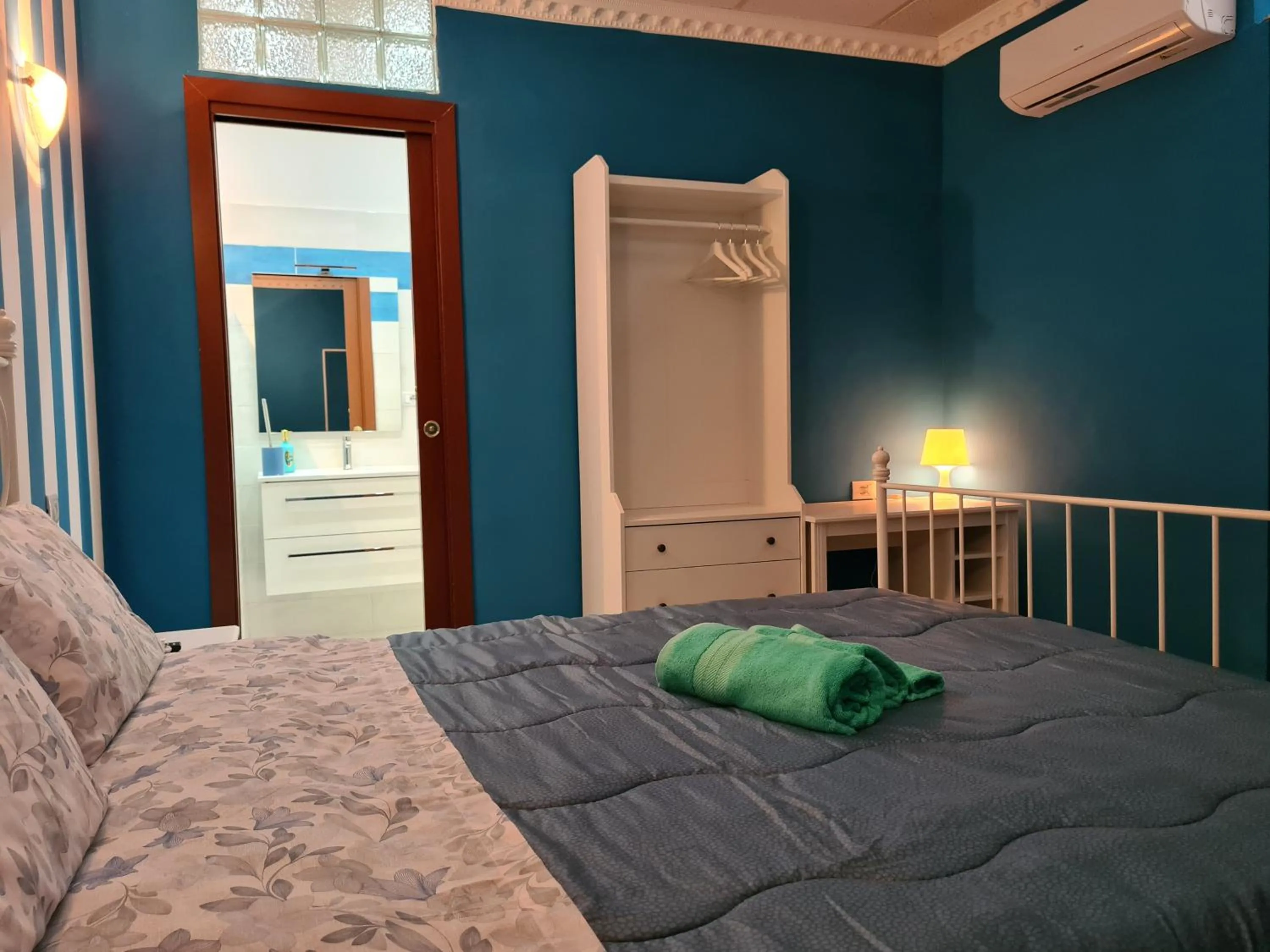 Bedroom, Bed in Domus Lace