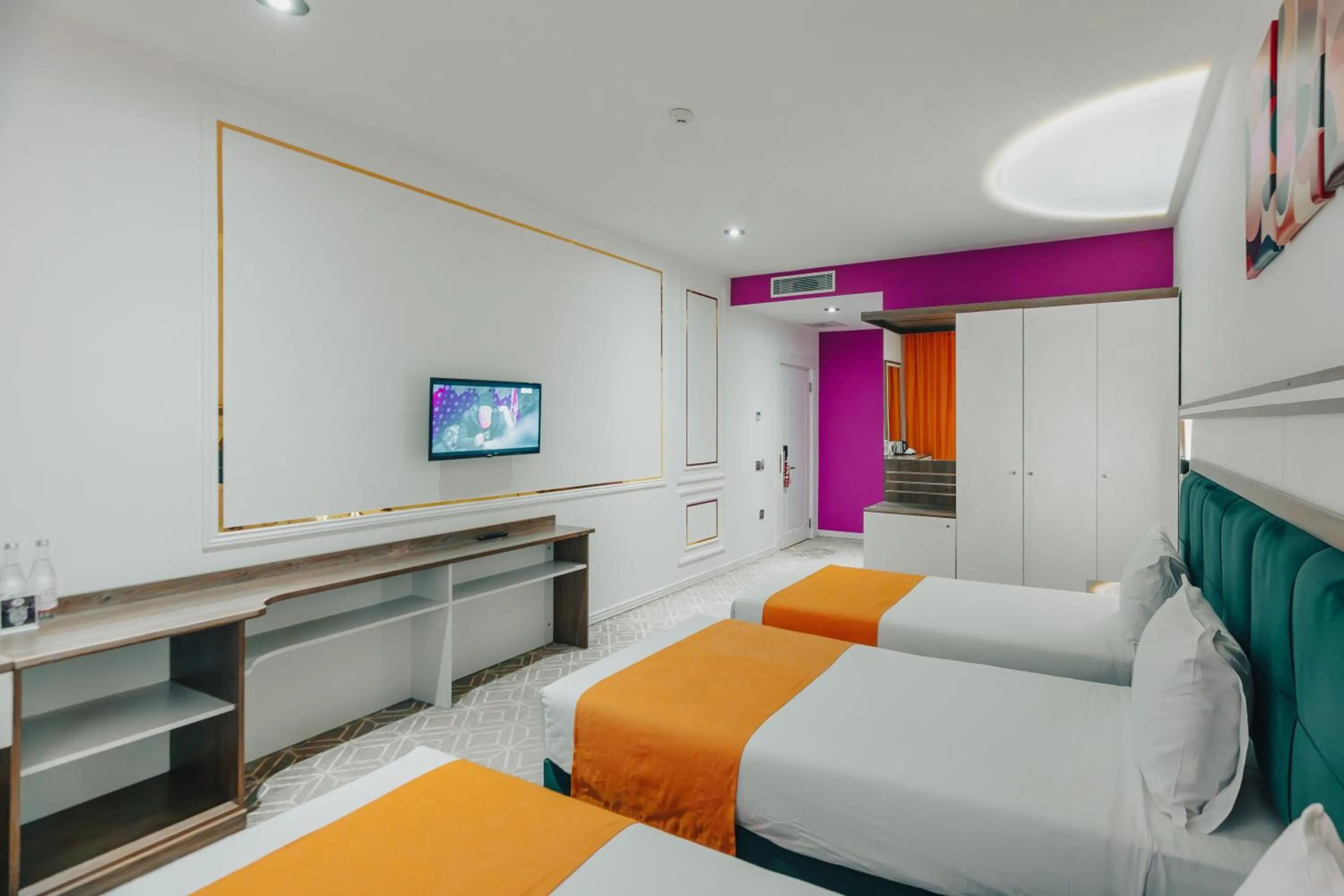 Communal lounge/ TV room, Bed in ALBA HOTEL & SPA