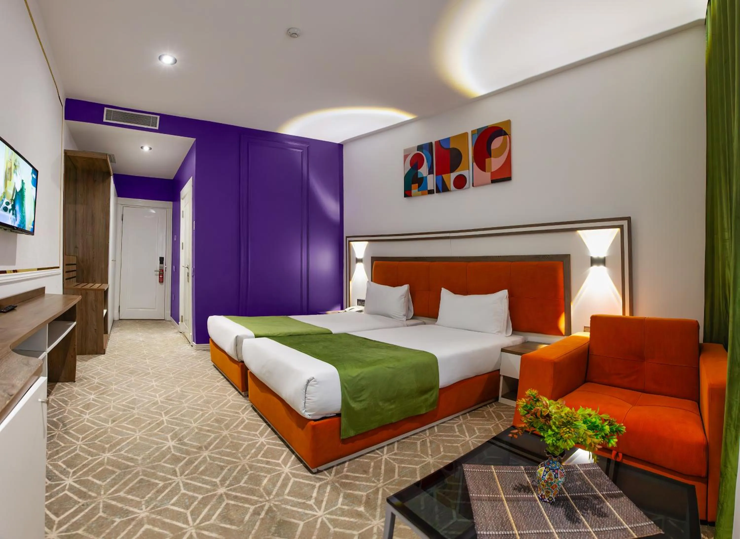 Communal lounge/ TV room, Bed in ALBA HOTEL & SPA