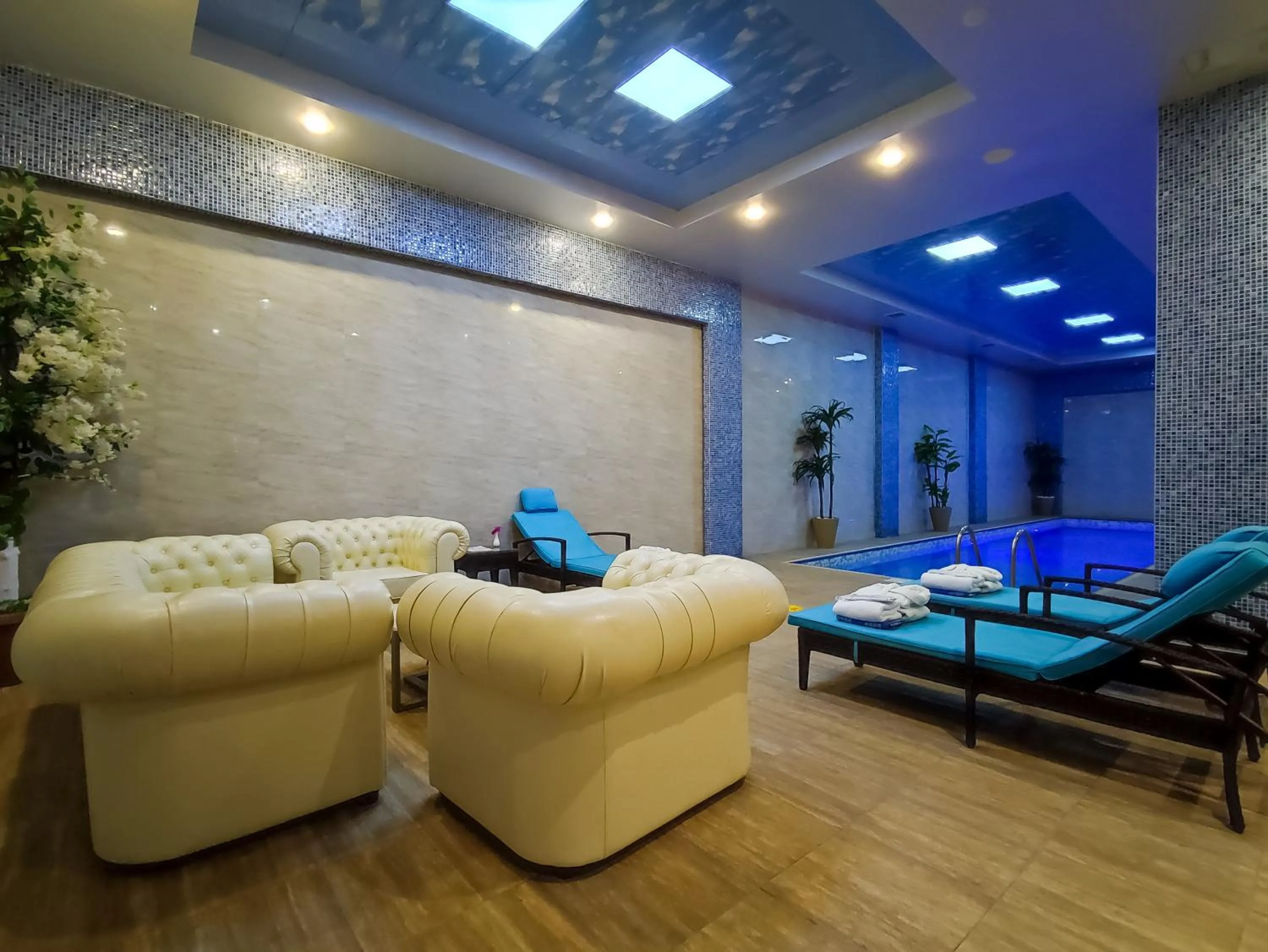 Swimming pool in ALBA HOTEL & SPA