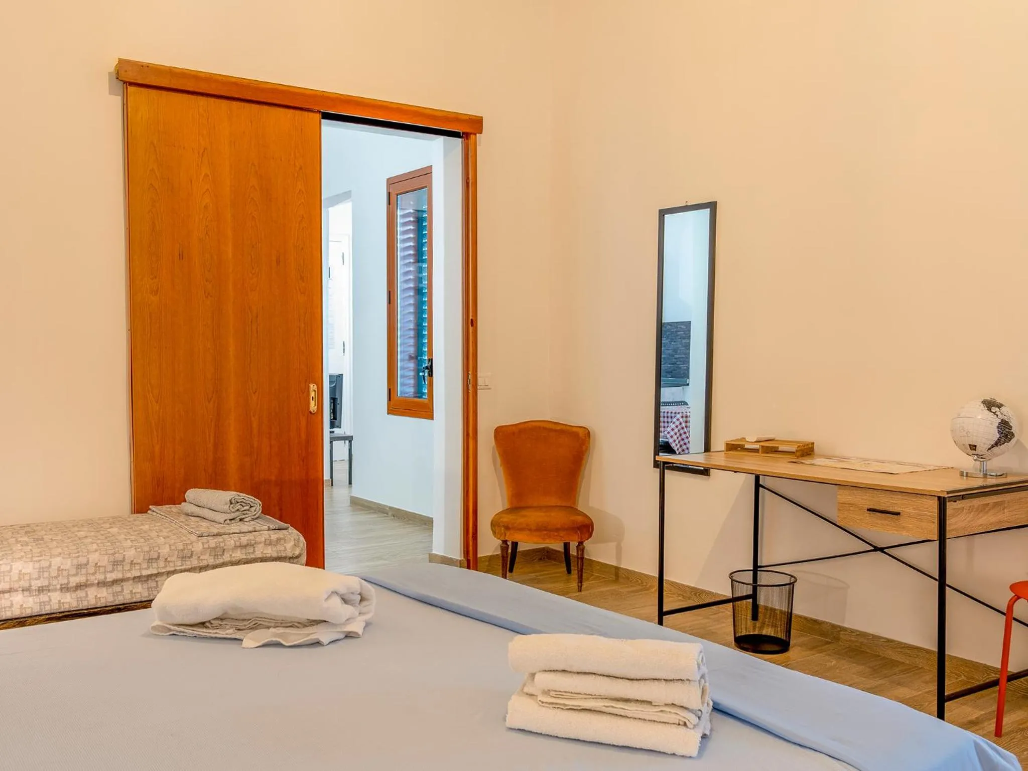 Photo of the whole room, Bed in Primo Piano Holiday