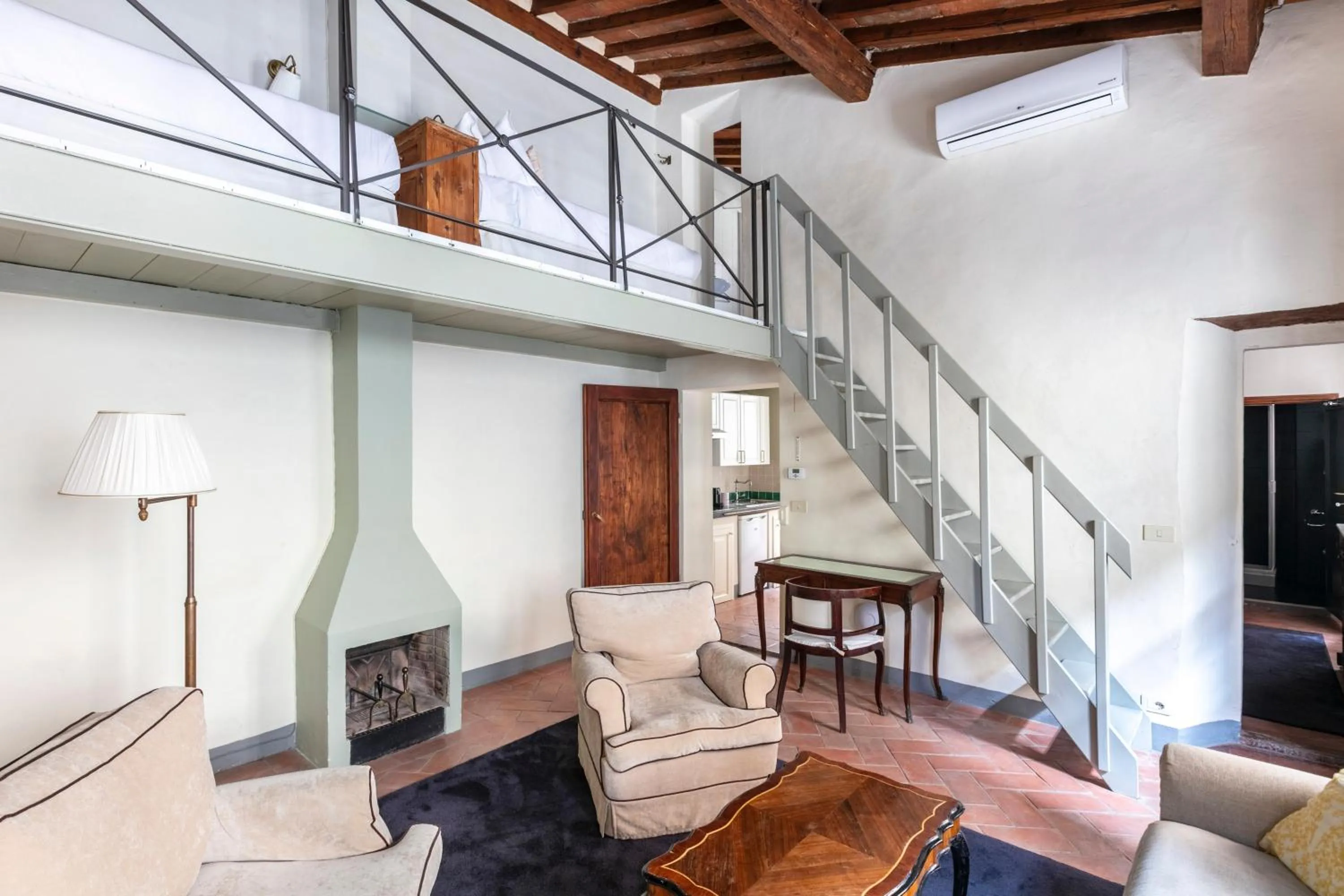 Living room in Numa Florence Palazzo Belfiore