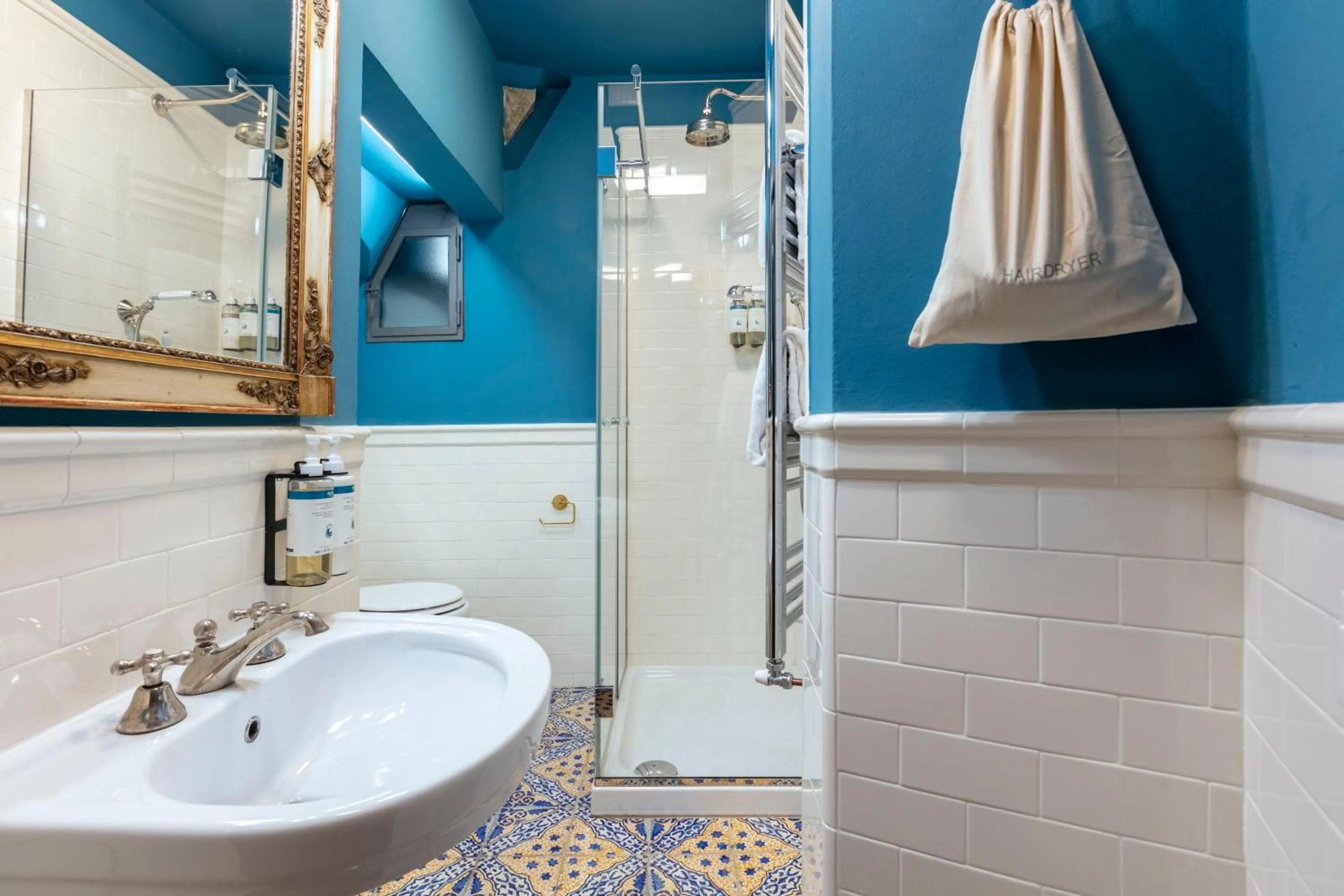 Shower in Numa Florence Palazzo Belfiore