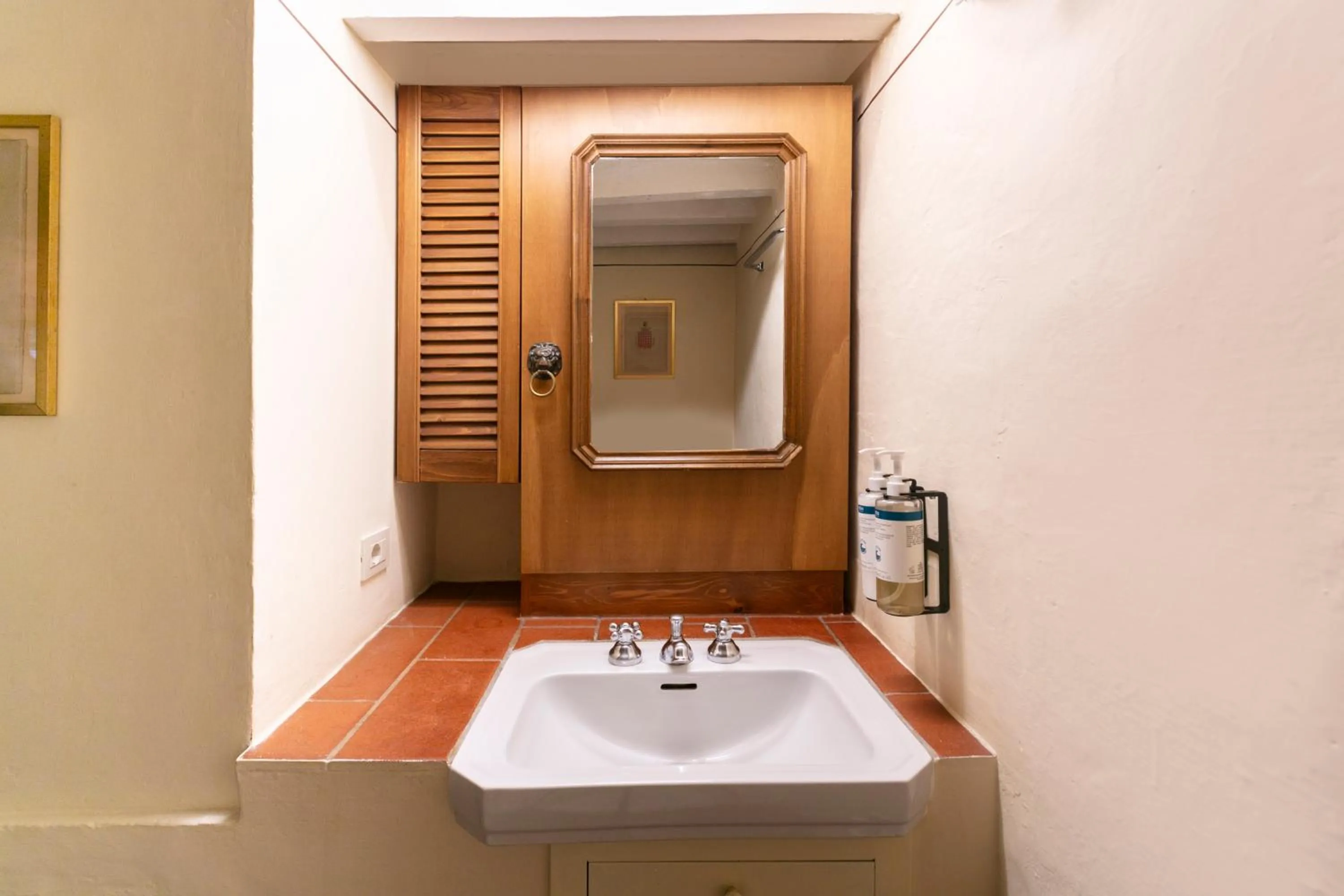 Bathroom in Numa Florence Palazzo Belfiore