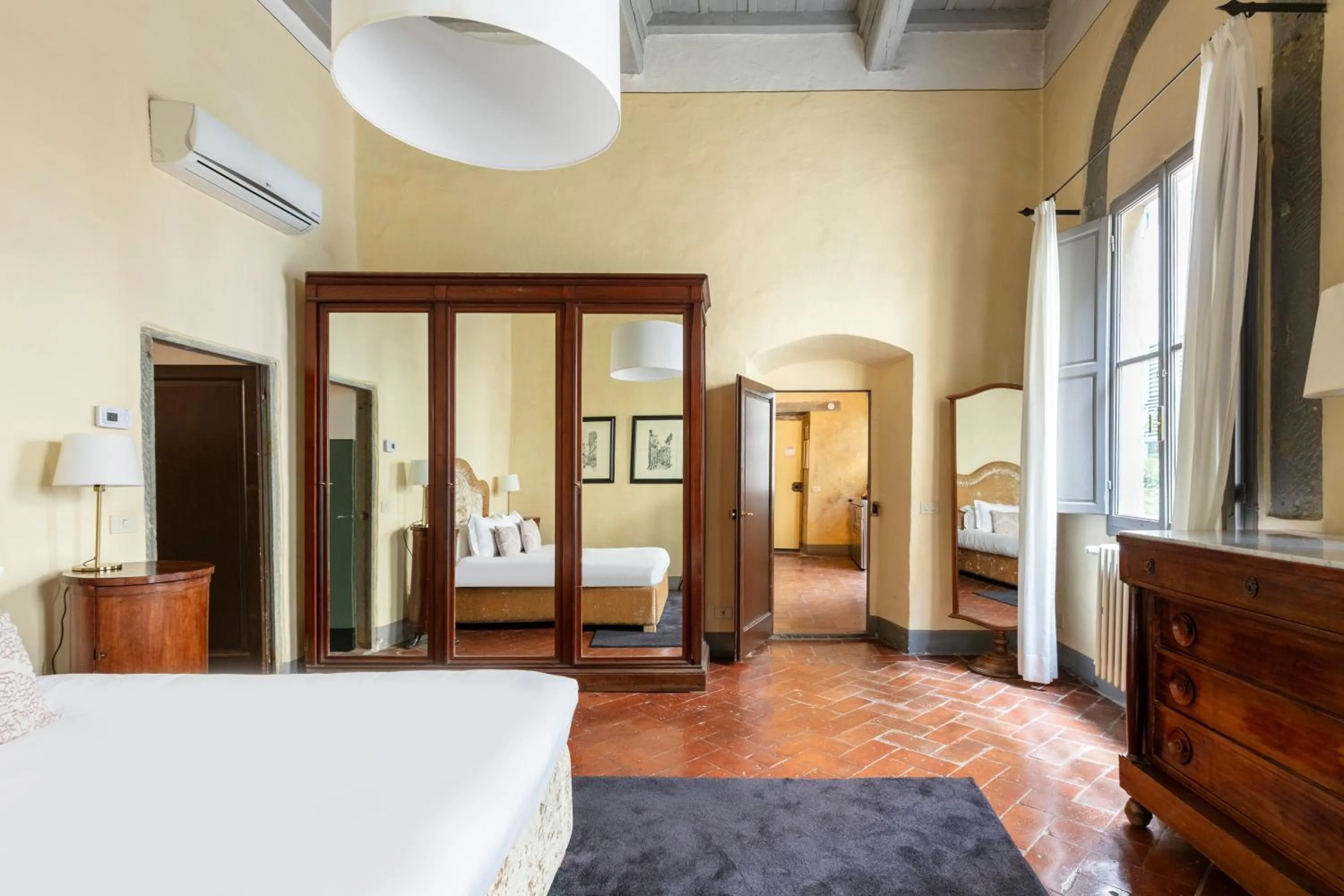 Photo of the whole room, Bed in Numa Florence Palazzo Belfiore