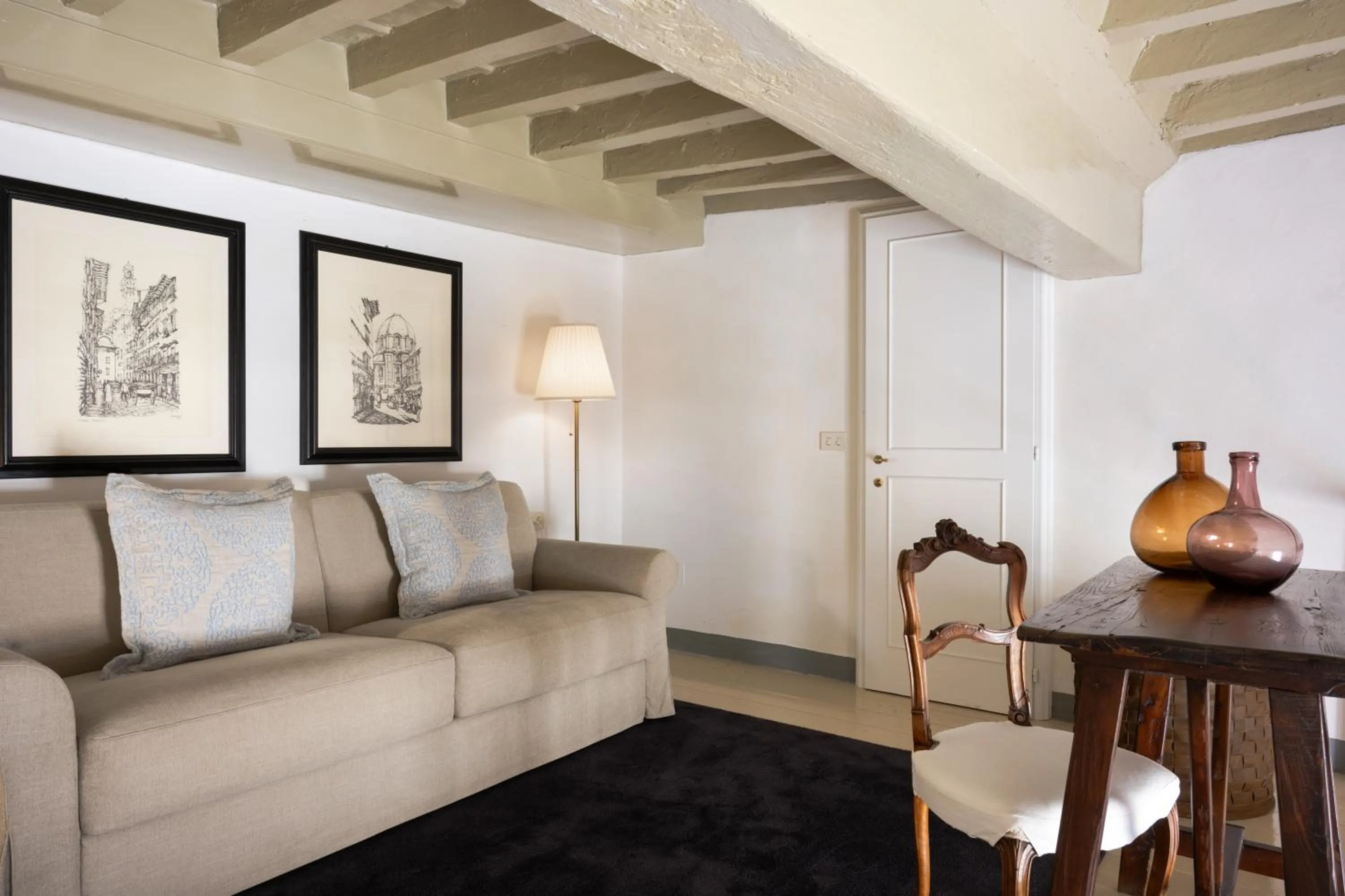 Living room in Numa Florence Palazzo Belfiore