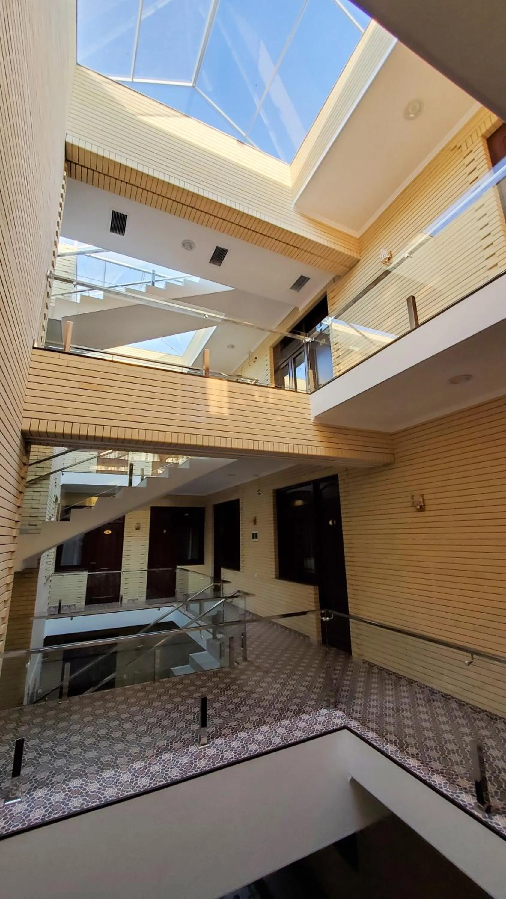 Day in Hotel Maroqanda