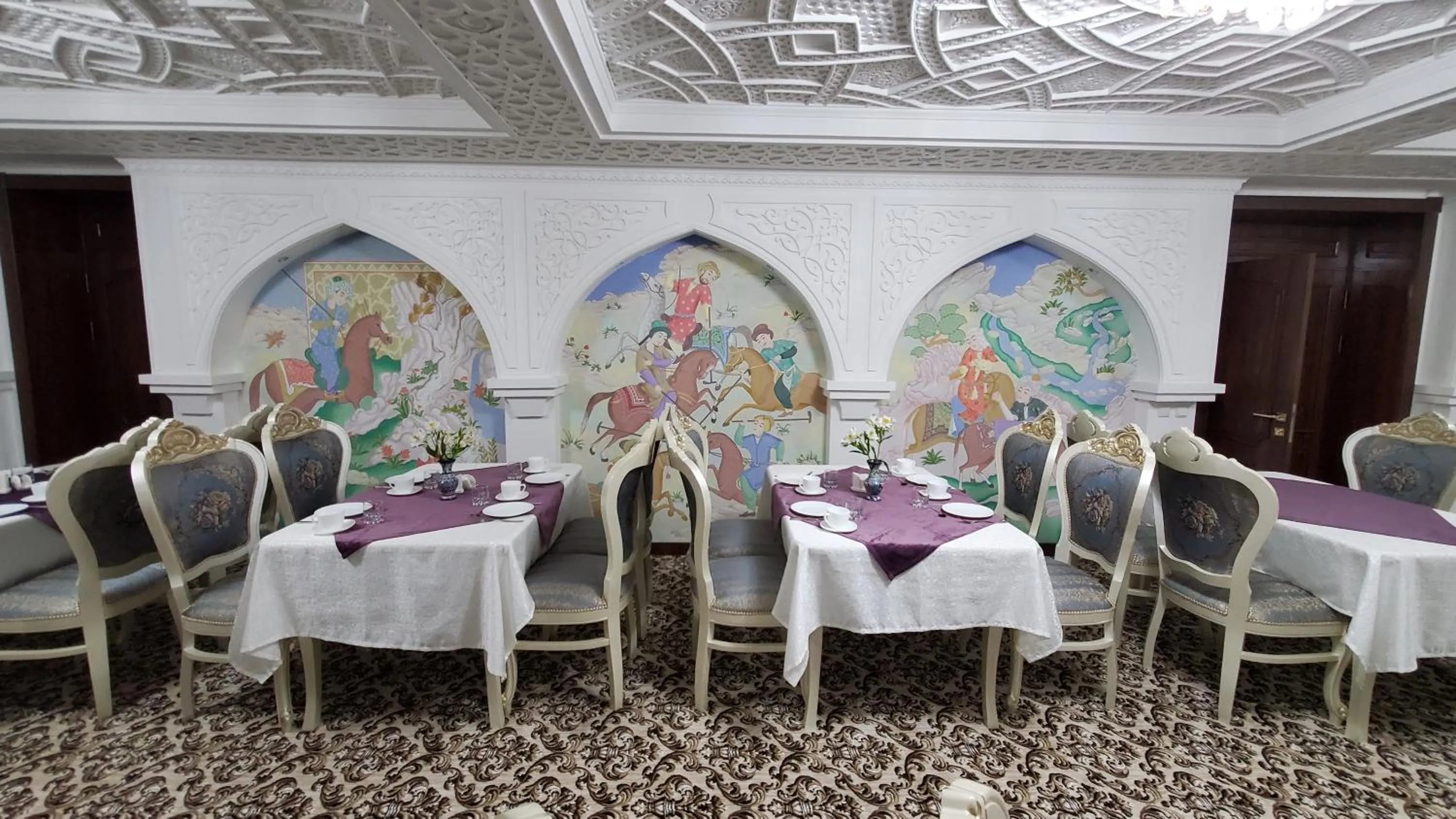 Restaurant/places to eat in Hotel Maroqanda