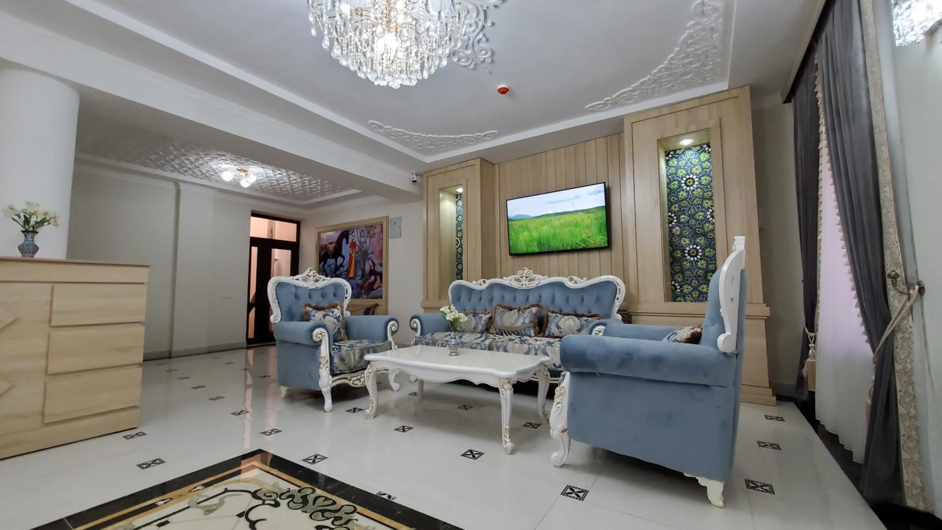 Communal lounge/ TV room in Hotel Maroqanda