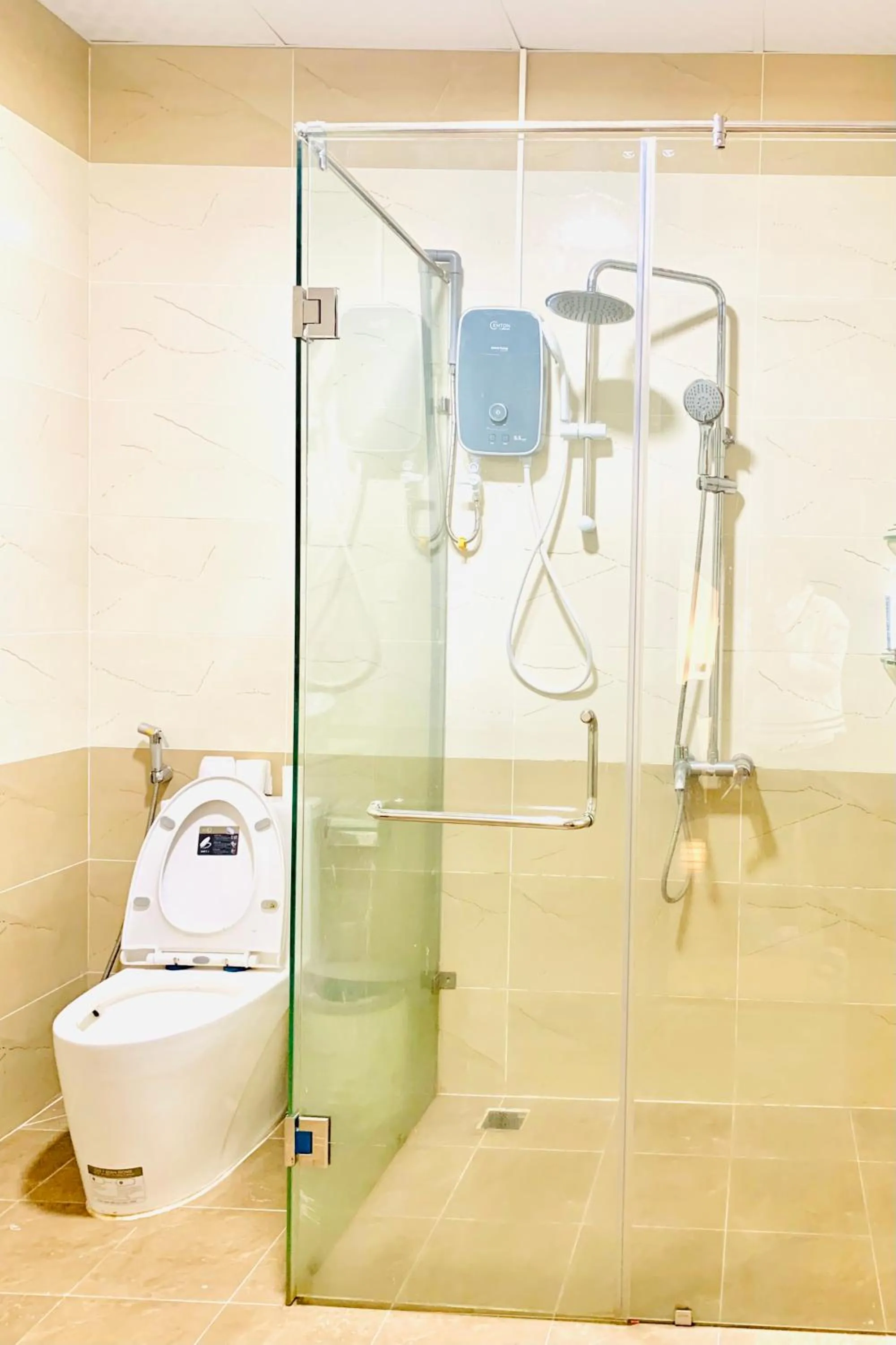 Shower in Family Homestay Dalat Casa